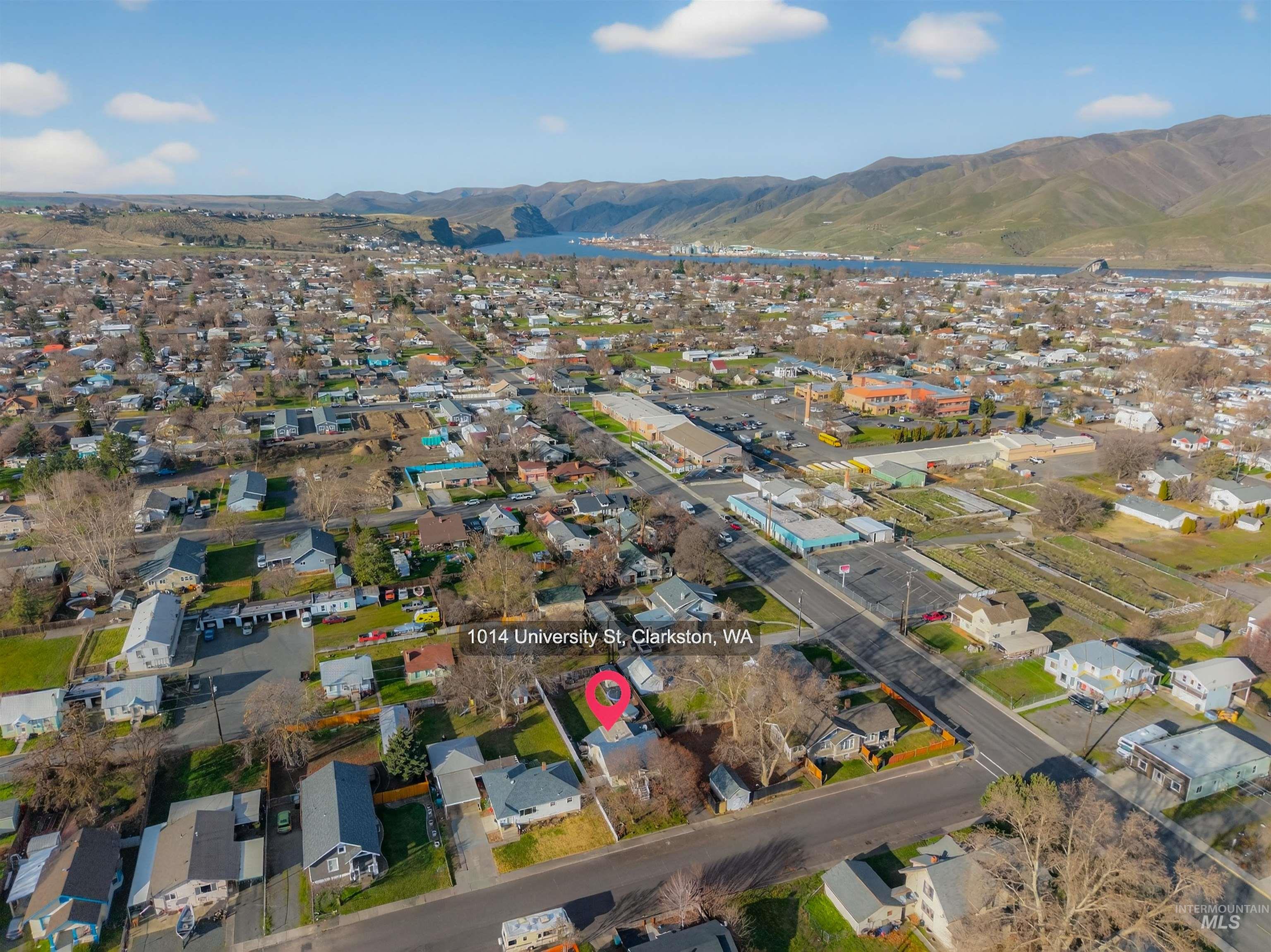 1014 University St, Clarkston, Washington 99403, 4 Bedrooms, 2 Bathrooms, Residential For Sale, Price $310,000,MLS 98971630