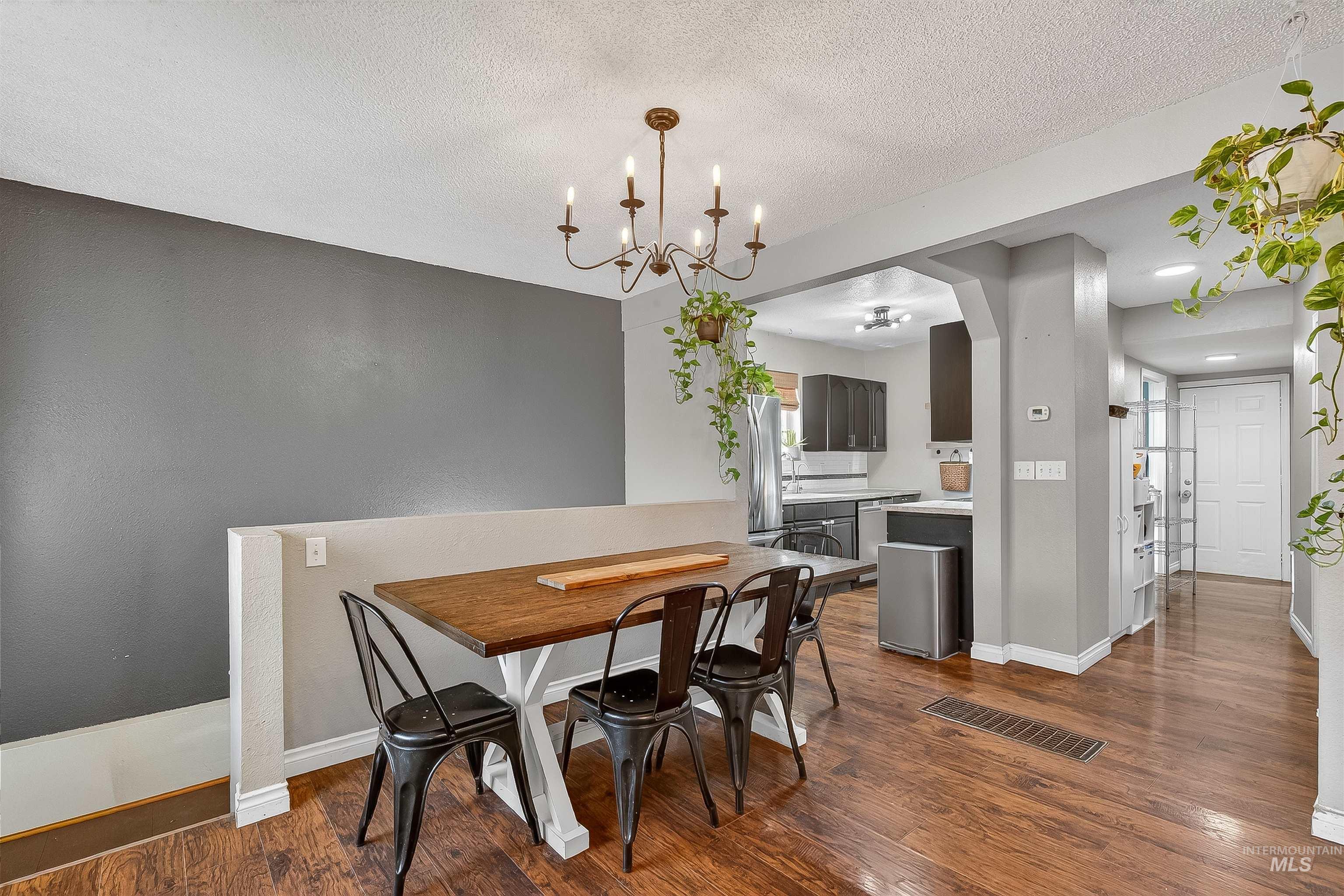 1014 University St, Clarkston, Washington 99403, 4 Bedrooms, 2 Bathrooms, Residential For Sale, Price $310,000,MLS 98971630