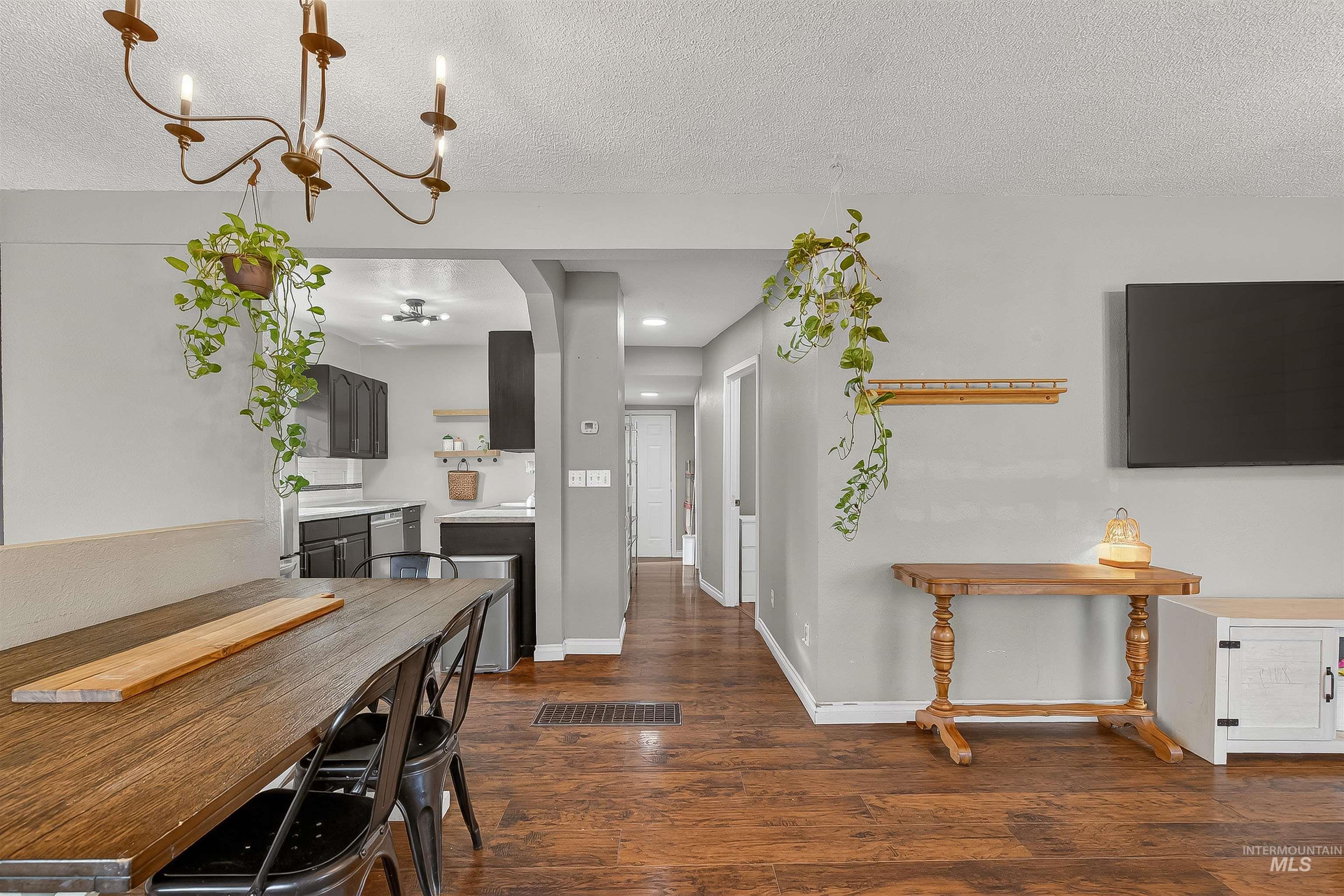 1014 University St, Clarkston, Washington 99403, 4 Bedrooms, 2 Bathrooms, Residential For Sale, Price $310,000,MLS 98971630