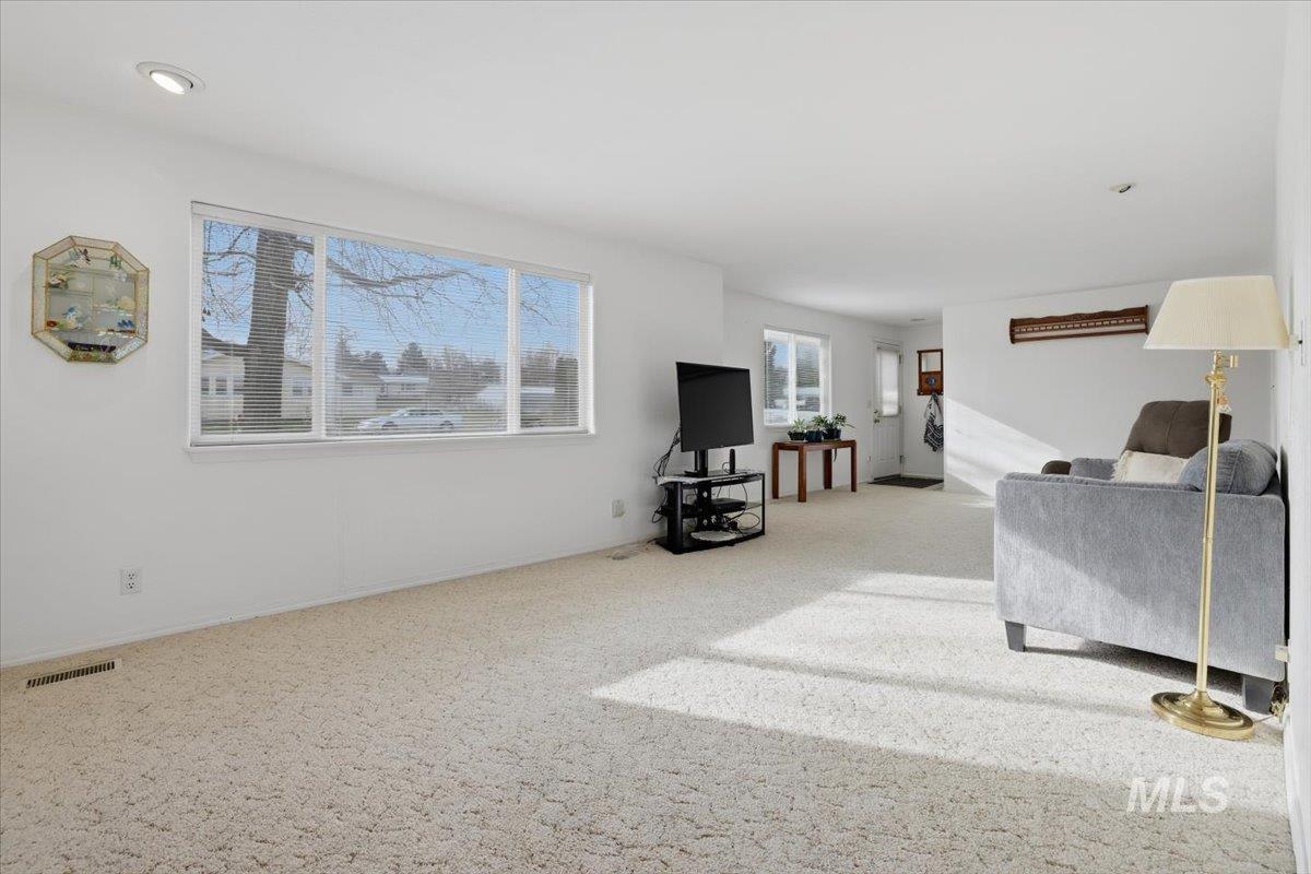 6222 E Carson Ave, Nampa, Idaho 83687, 4 Bedrooms, 3.5 Bathrooms, Residential For Sale, Price $599,500,MLS 98971633