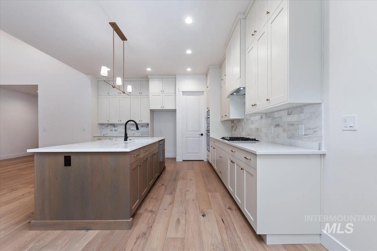 2136 N Hurtsville Ave, Kuna, Idaho 83634, 4 Bedrooms, 4 Bathrooms, Residential For Sale, Price $899,880, 98971635