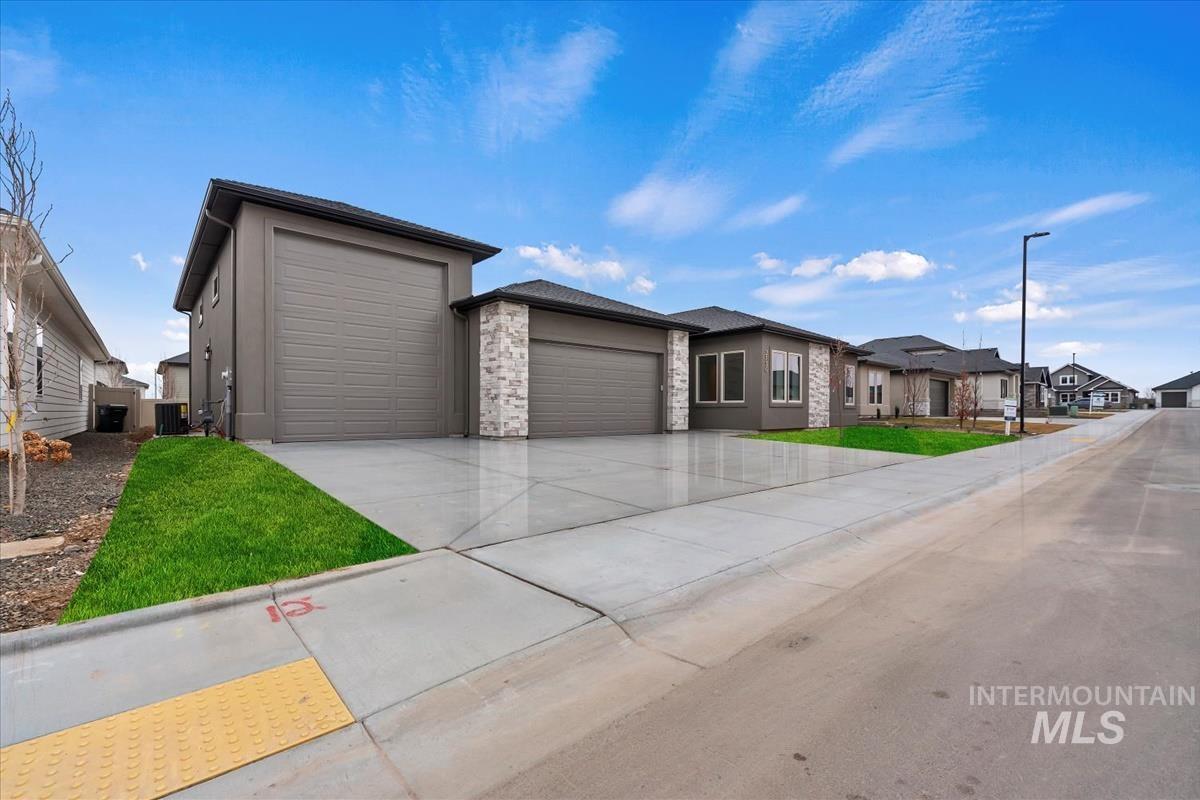 2136 N Hurtsville Ave, Kuna, Idaho 83634, 4 Bedrooms, 4 Bathrooms, Residential For Sale, Price $899,880, 98971635