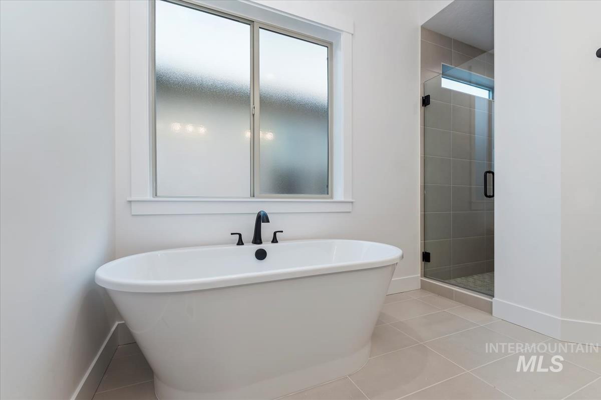 2136 N Hurtsville Ave, Kuna, Idaho 83634, 4 Bedrooms, 4 Bathrooms, Residential For Sale, Price $899,880, 98971635