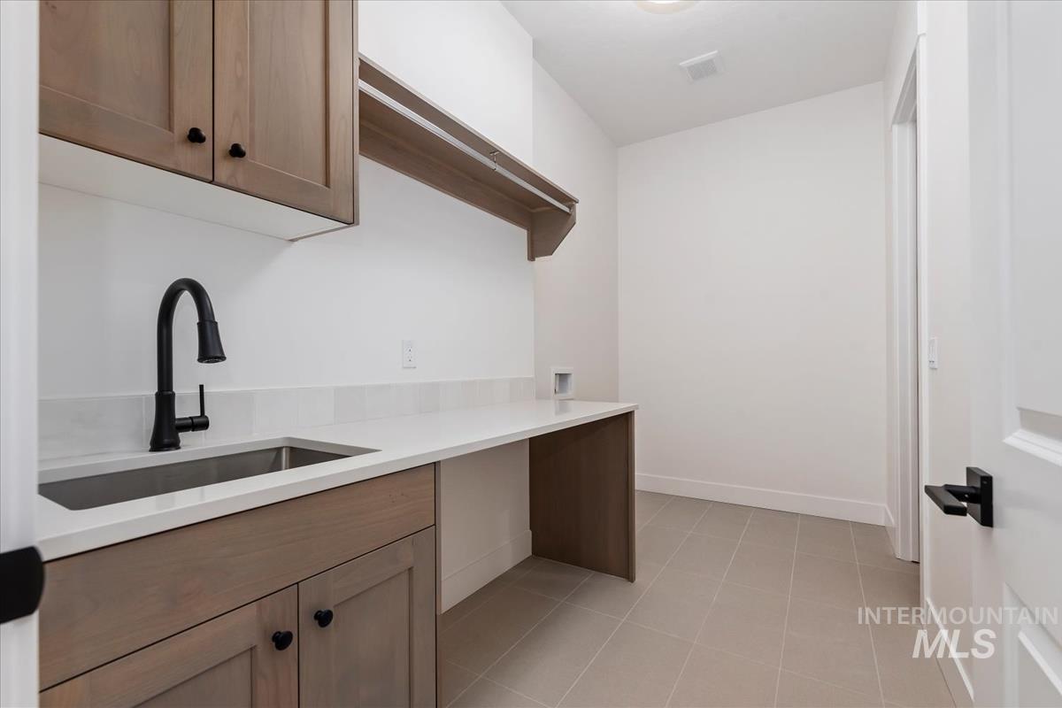 2136 N Hurtsville Ave, Kuna, Idaho 83634, 4 Bedrooms, 4 Bathrooms, Residential For Sale, Price $899,880, 98971635