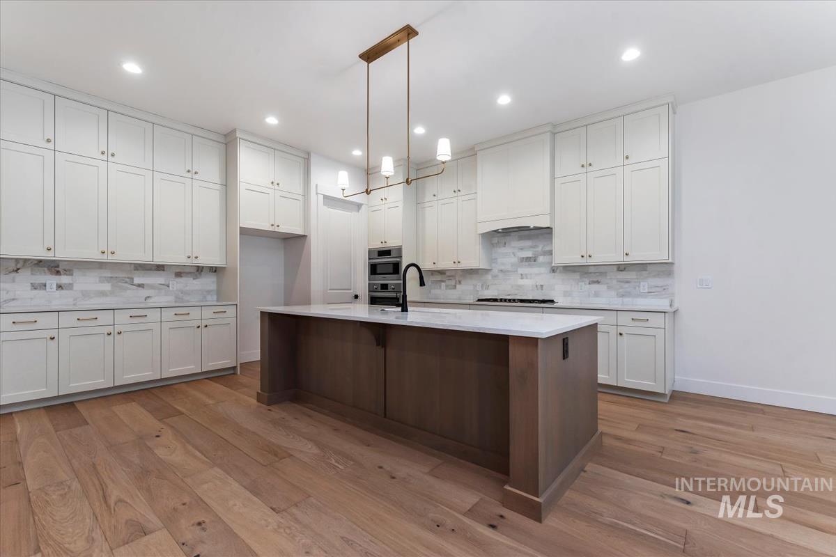 2136 N Hurtsville Ave, Kuna, Idaho 83634, 4 Bedrooms, 4 Bathrooms, Residential For Sale, Price $899,880, 98971635