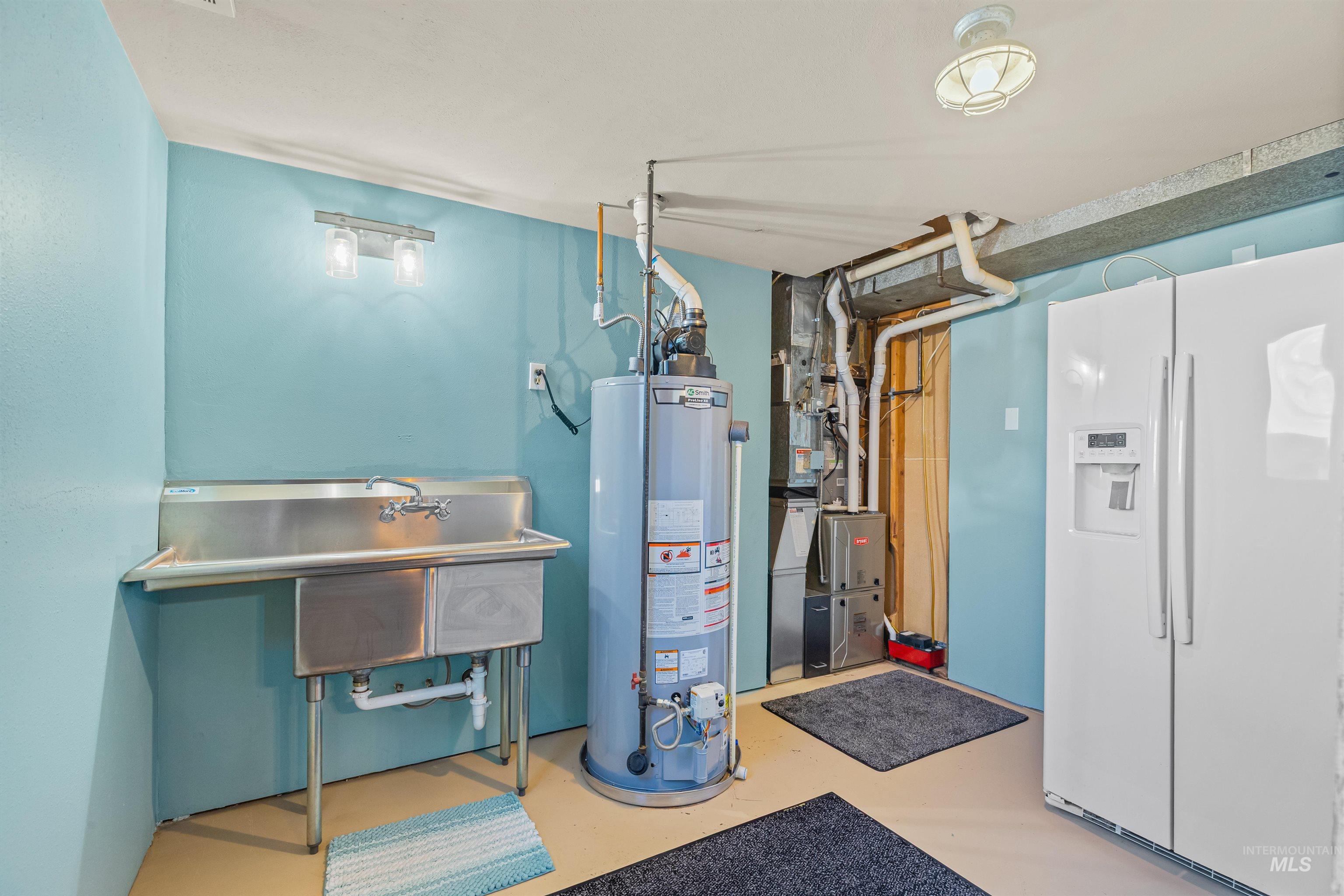 1533 Cedar Ave, Lewiston, Idaho 83501, 4 Bedrooms, 2 Bathrooms, Residential For Sale, Price $450,000,MLS 98971636