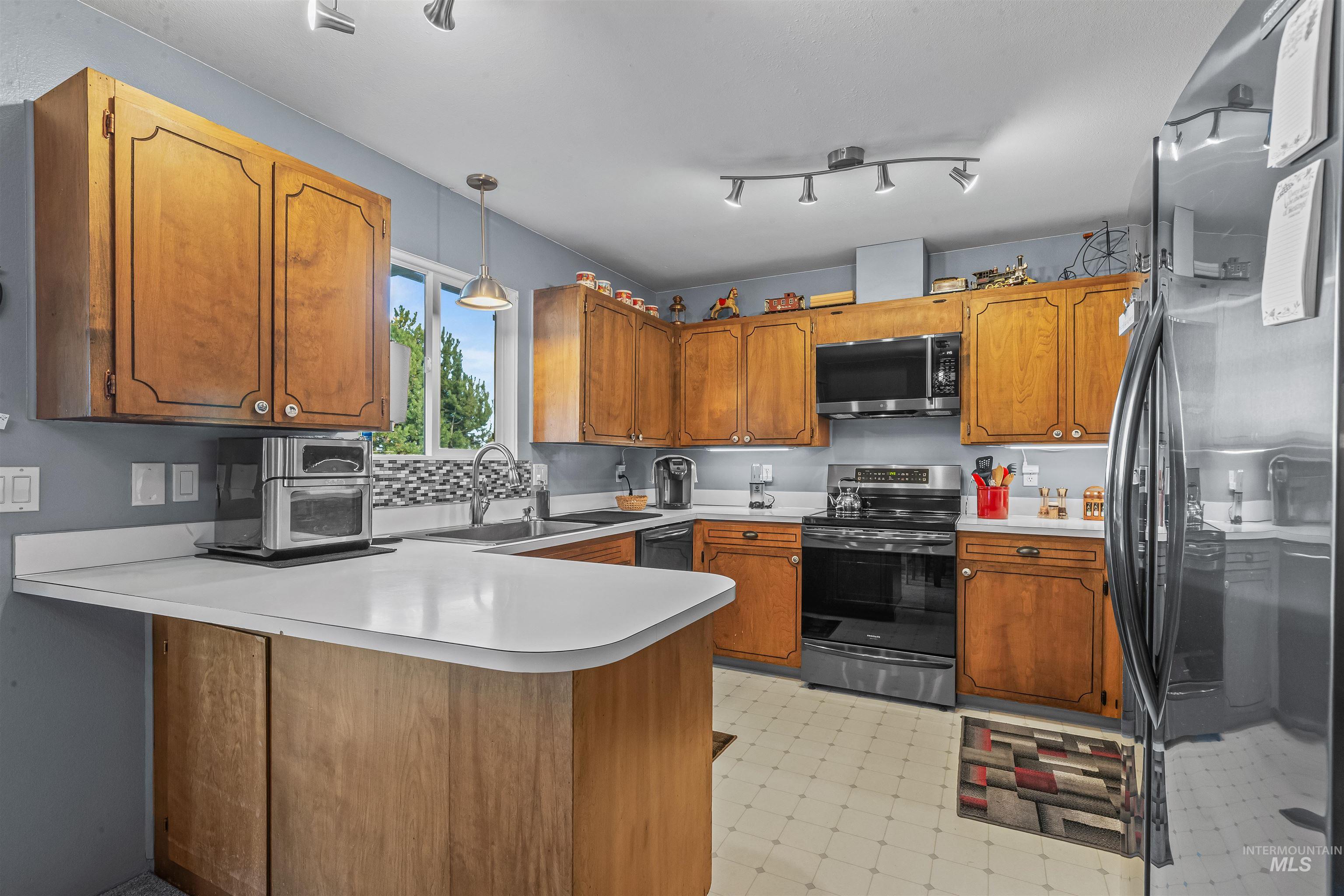 1533 Cedar Ave, Lewiston, Idaho 83501, 4 Bedrooms, 2 Bathrooms, Residential For Sale, Price $450,000,MLS 98971636