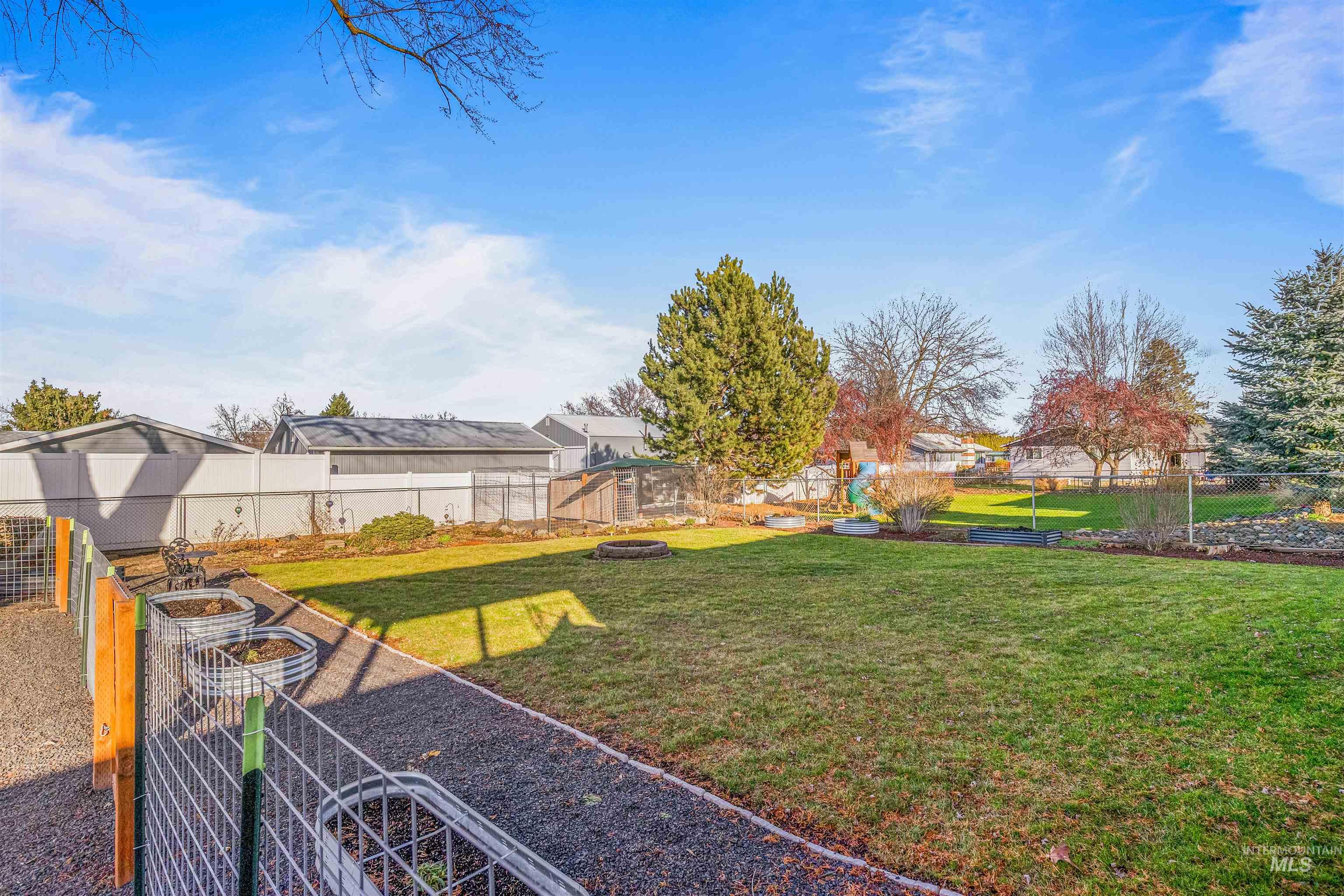 1533 Cedar Ave, Lewiston, Idaho 83501, 4 Bedrooms, 2 Bathrooms, Residential For Sale, Price $450,000,MLS 98971636