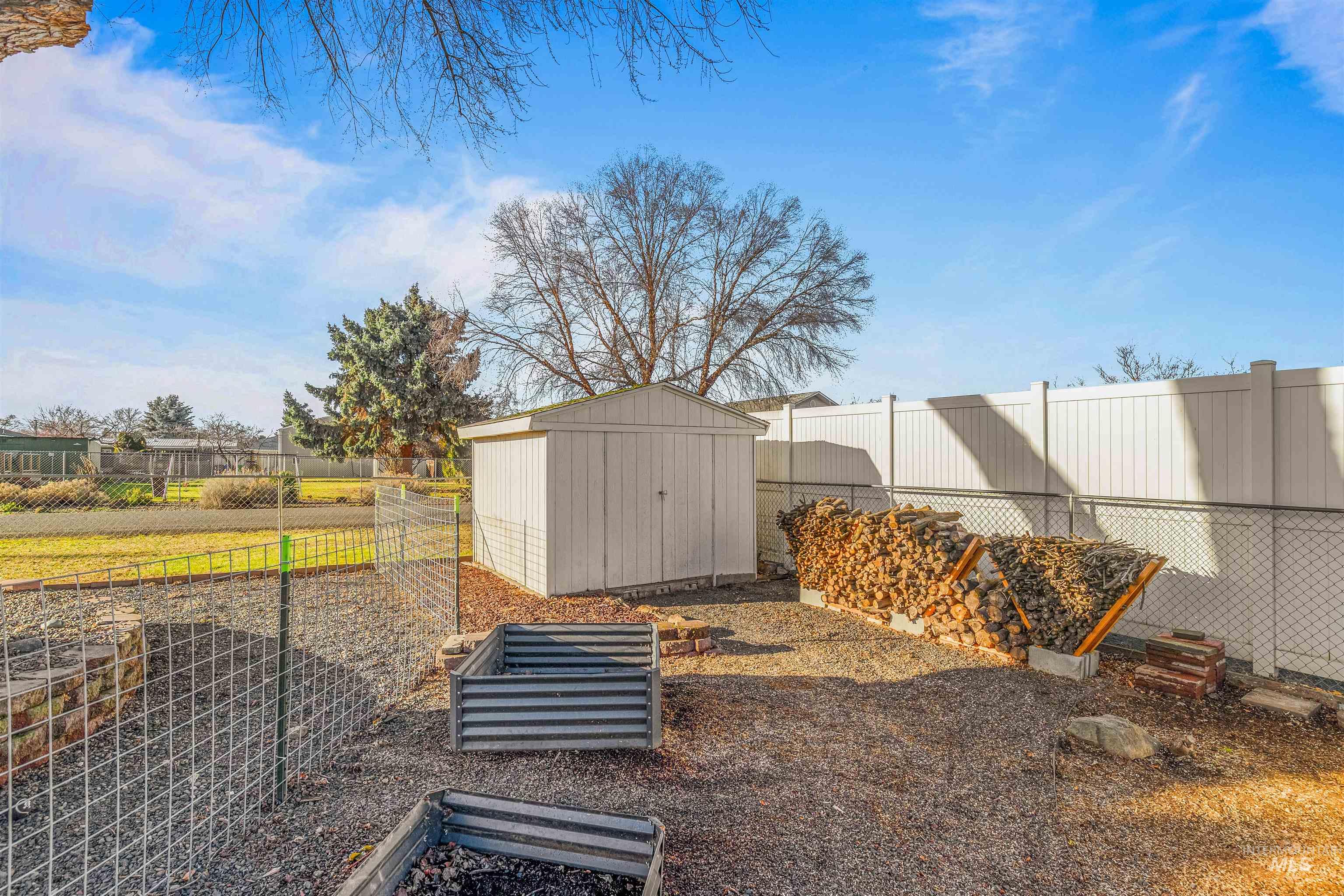 1533 Cedar Ave, Lewiston, Idaho 83501, 4 Bedrooms, 2 Bathrooms, Residential For Sale, Price $450,000,MLS 98971636