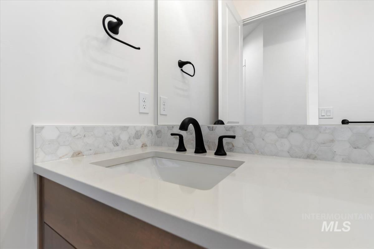 2085 E Blakehurst Ave, Kuna, Idaho 83634, 4 Bedrooms, 3 Bathrooms, Residential For Sale, Price $799,880, 98971642