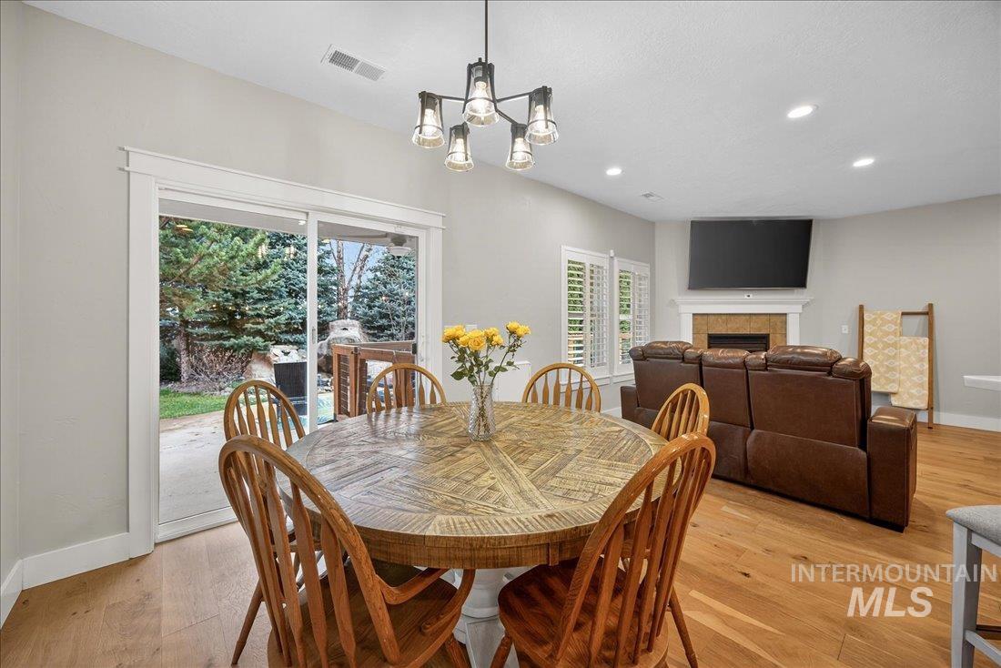 782 N Pringlewood, Star, Idaho 83669, 4 Bedrooms, 2.5 Bathrooms, Residential For Sale, Price $529,000,MLS 98971643