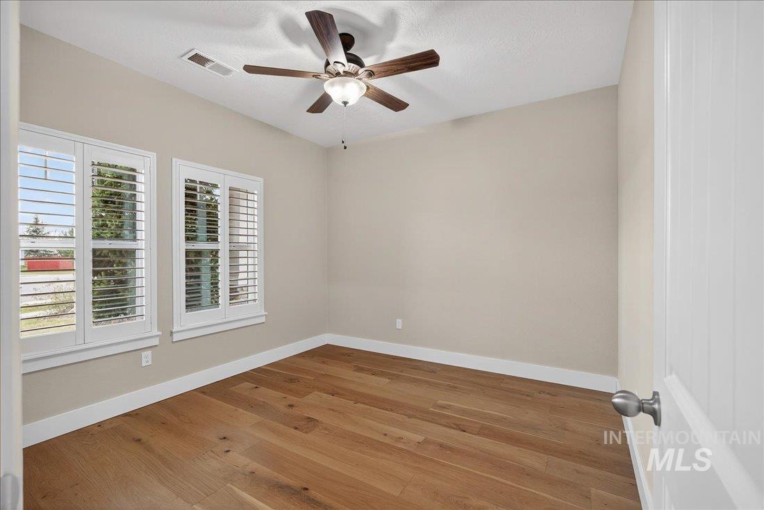 782 N Pringlewood, Star, Idaho 83669, 4 Bedrooms, 2.5 Bathrooms, Residential For Sale, Price $529,000,MLS 98971643