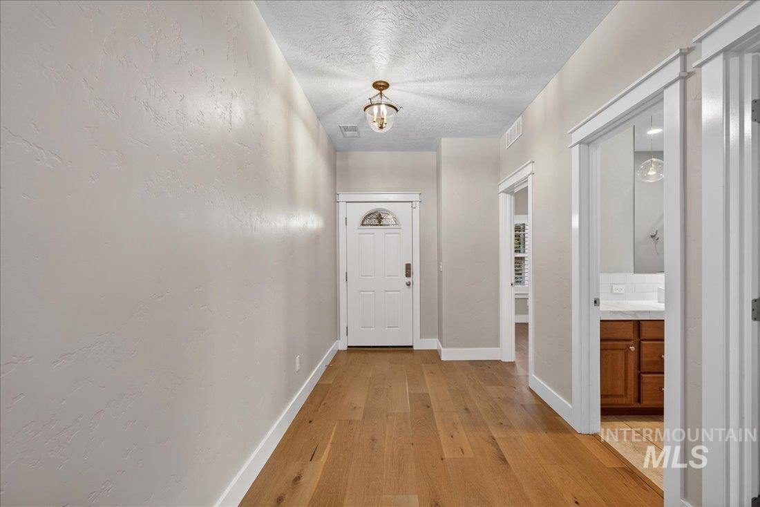 782 N Pringlewood, Star, Idaho 83669, 4 Bedrooms, 2.5 Bathrooms, Residential For Sale, Price $529,000,MLS 98971643