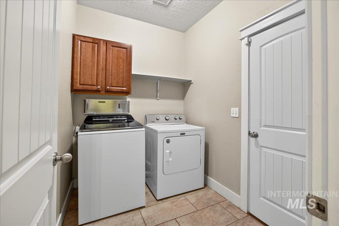 782 N Pringlewood, Star, Idaho 83669, 4 Bedrooms, 2.5 Bathrooms, Residential For Sale, Price $529,000,MLS 98971643