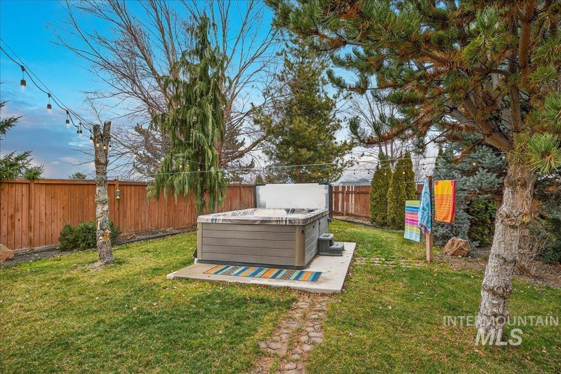 782 N Pringlewood, Star, Idaho 83669, 4 Bedrooms, 2.5 Bathrooms, Residential For Sale, Price $529,000,MLS 98971643