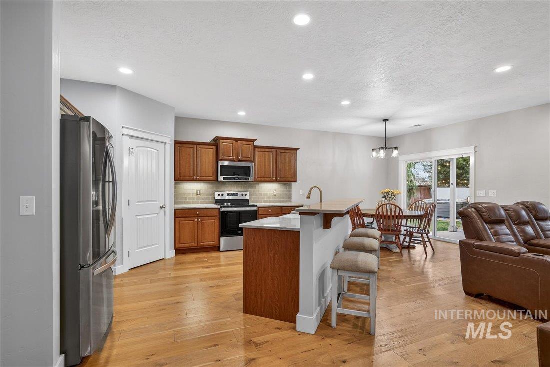 782 N Pringlewood, Star, Idaho 83669, 4 Bedrooms, 2.5 Bathrooms, Residential For Sale, Price $529,000,MLS 98971643