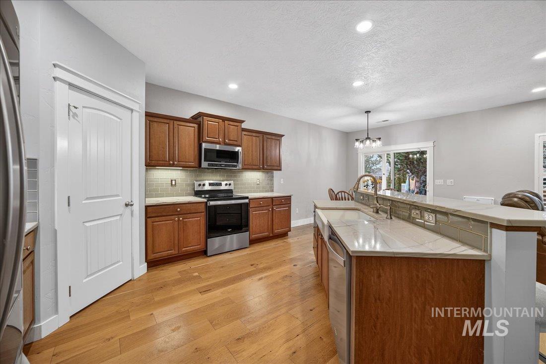 782 N Pringlewood, Star, Idaho 83669, 4 Bedrooms, 2.5 Bathrooms, Residential For Sale, Price $529,000,MLS 98971643