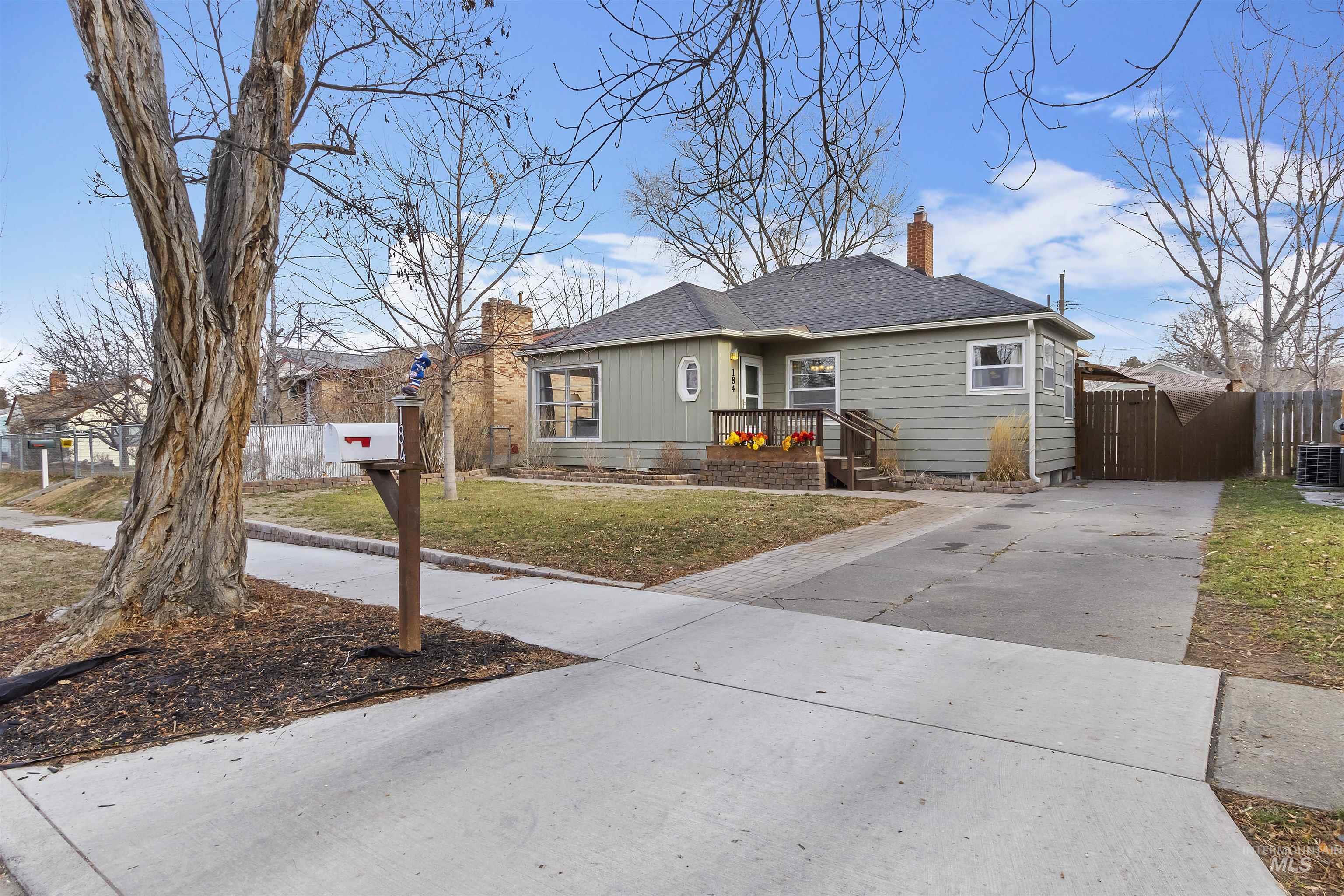 184 Taylor, Twin Falls, Idaho 83301, 3 Bedrooms, 2 Bathrooms, Residential For Sale, Price $335,000,MLS 98971644