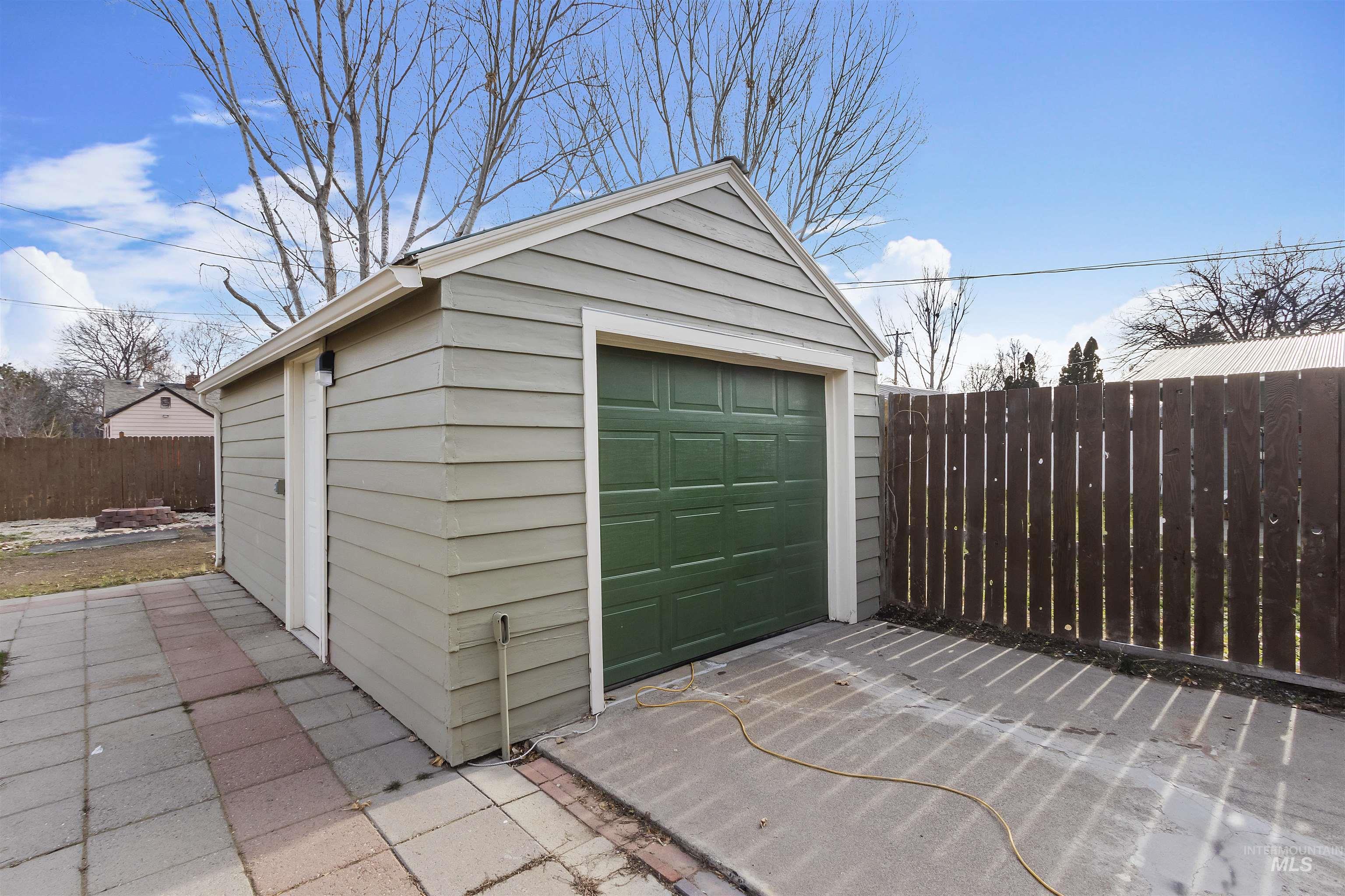 184 Taylor, Twin Falls, Idaho 83301, 3 Bedrooms, 2 Bathrooms, Residential For Sale, Price $335,000,MLS 98971644