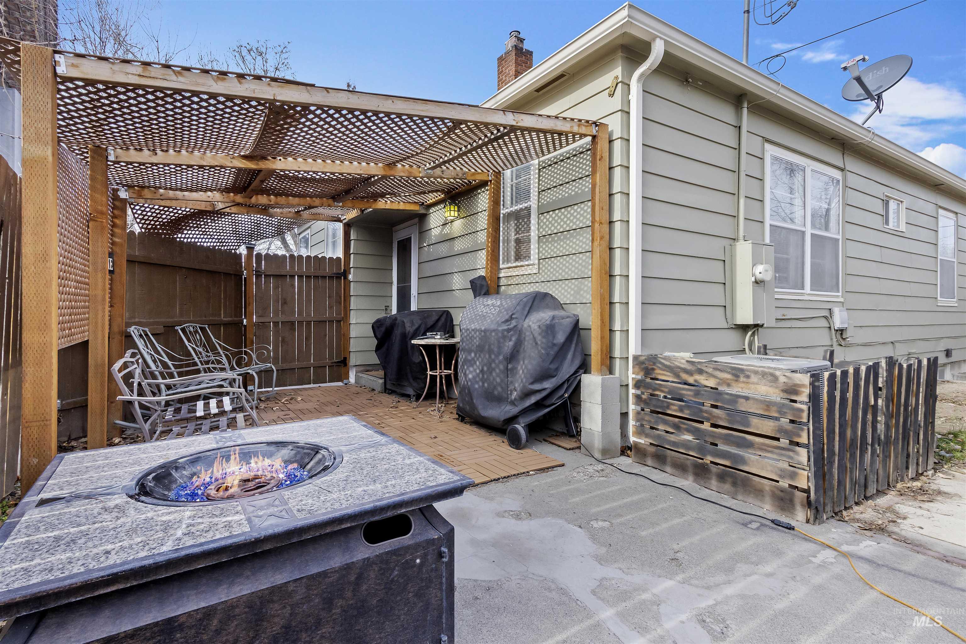 184 Taylor, Twin Falls, Idaho 83301, 3 Bedrooms, 2 Bathrooms, Residential For Sale, Price $329,999,MLS 98971644