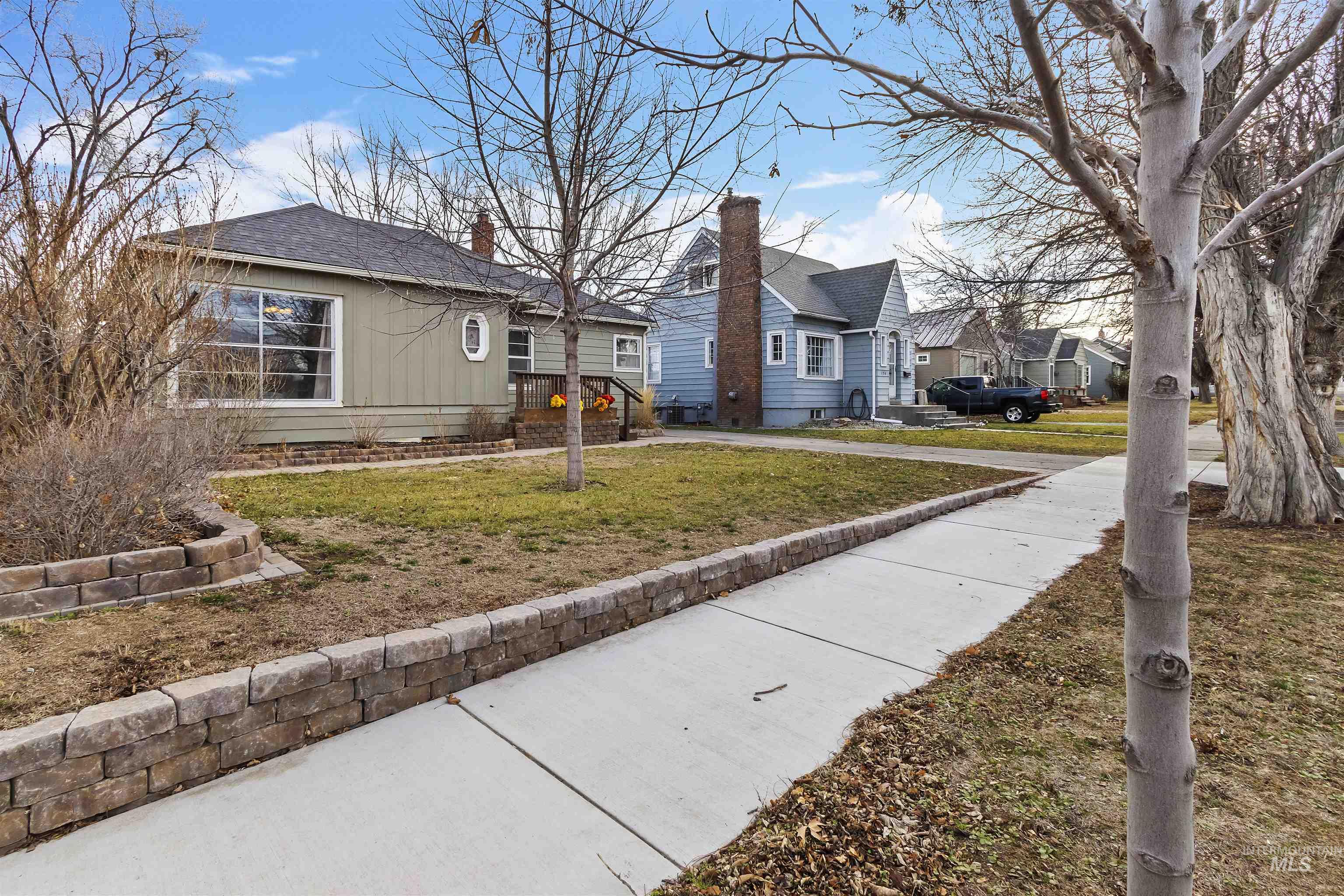 184 Taylor, Twin Falls, Idaho 83301, 3 Bedrooms, 2 Bathrooms, Residential For Sale, Price $335,000,MLS 98971644