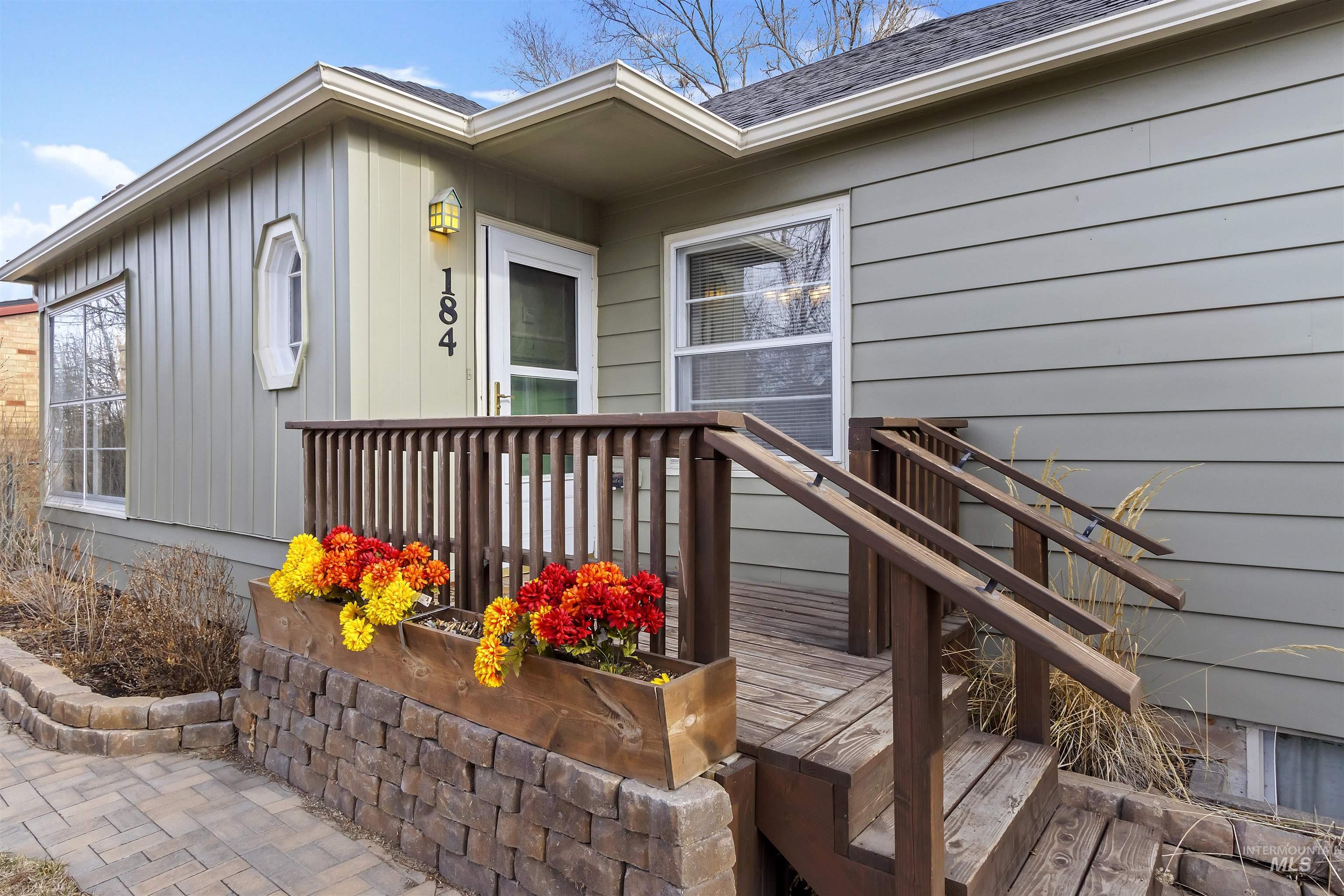 184 Taylor, Twin Falls, Idaho 83301, 3 Bedrooms, 2 Bathrooms, Residential For Sale, Price $335,000,MLS 98971644