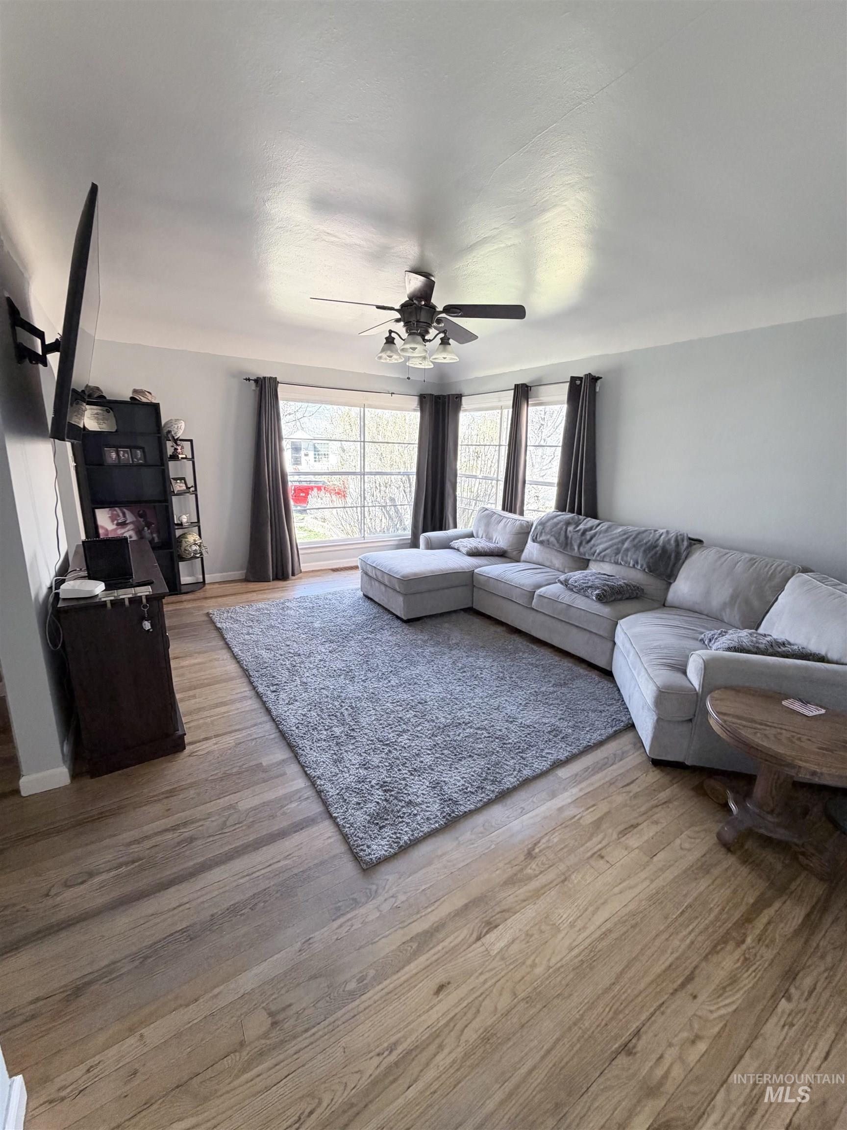 184 Taylor, Twin Falls, Idaho 83301, 3 Bedrooms, 2 Bathrooms, Residential For Sale, Price $329,999,MLS 98971644