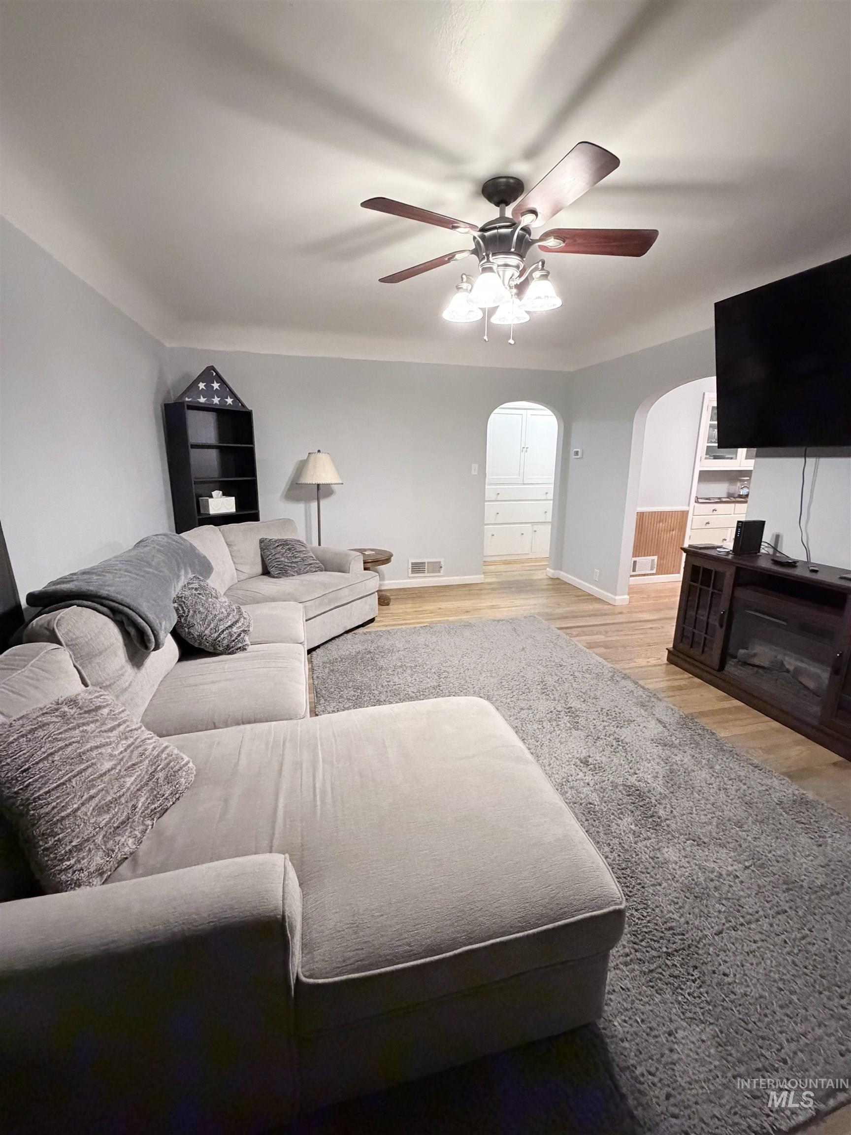 184 Taylor, Twin Falls, Idaho 83301, 3 Bedrooms, 2 Bathrooms, Residential For Sale, Price $329,999,MLS 98971644