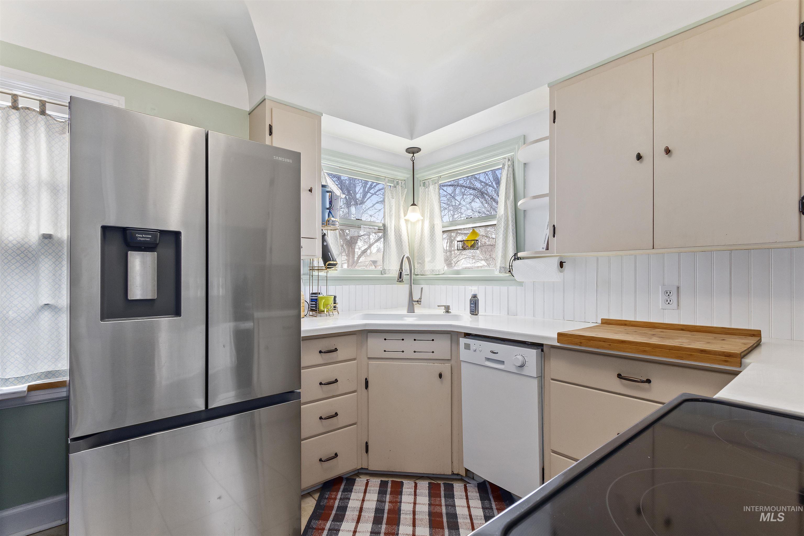 184 Taylor, Twin Falls, Idaho 83301, 3 Bedrooms, 2 Bathrooms, Residential For Sale, Price $335,000,MLS 98971644