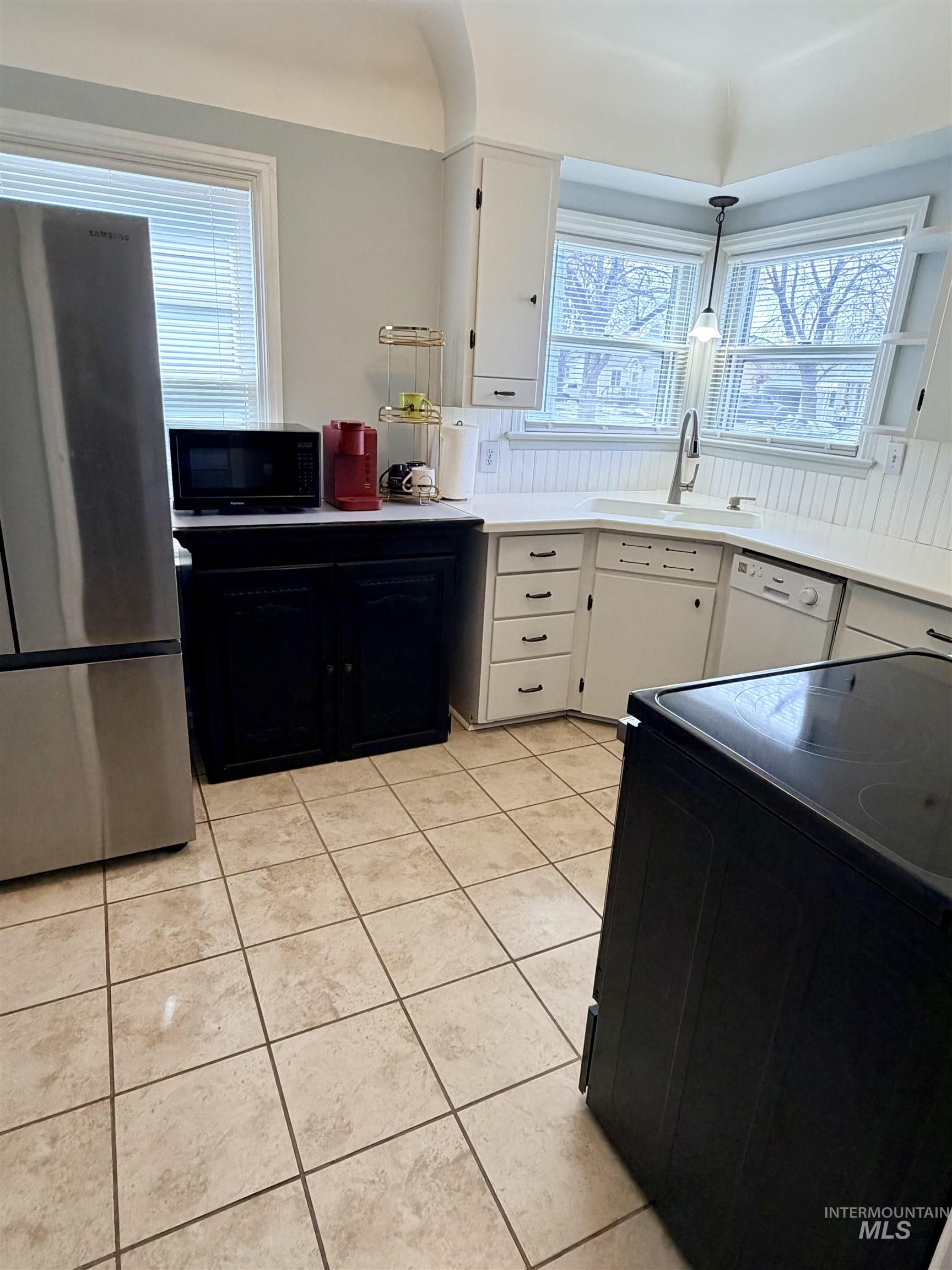 184 Taylor, Twin Falls, Idaho 83301, 3 Bedrooms, 2 Bathrooms, Residential For Sale, Price $329,999,MLS 98971644