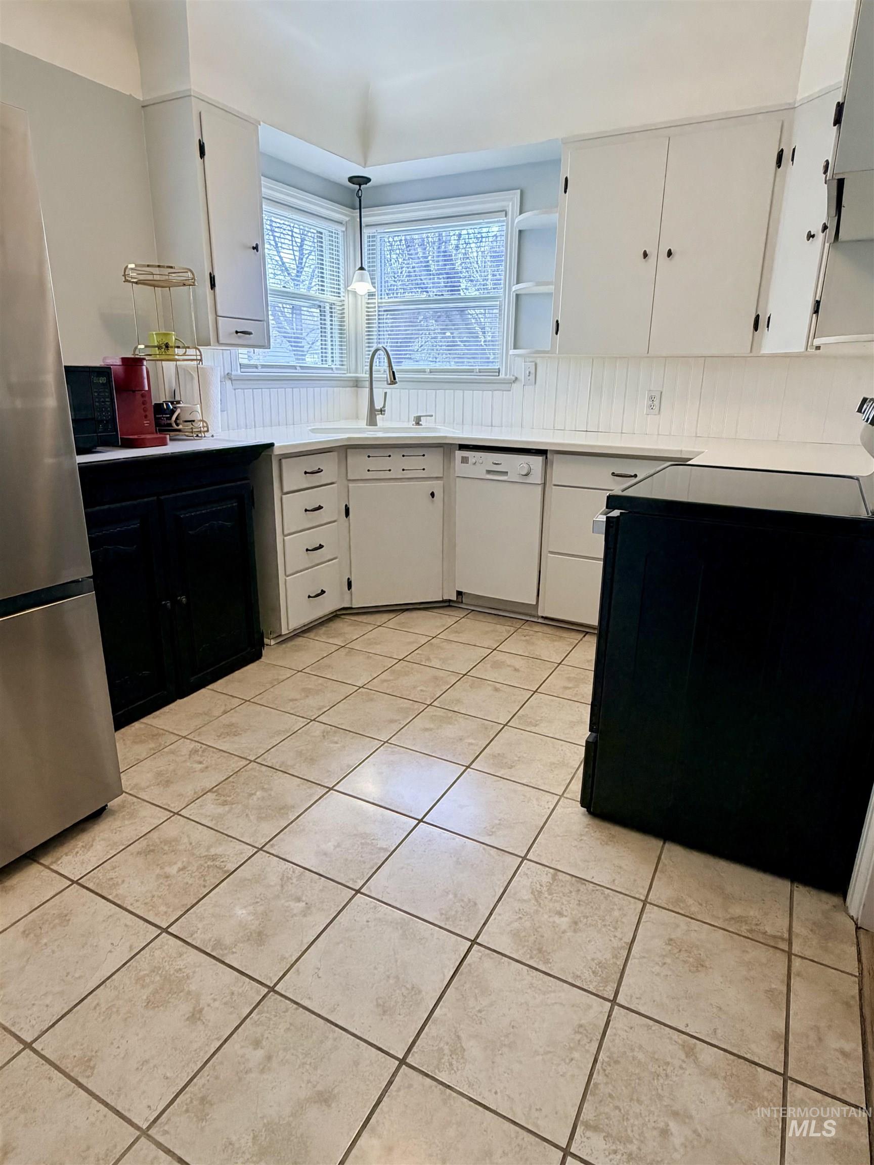 184 Taylor, Twin Falls, Idaho 83301, 3 Bedrooms, 2 Bathrooms, Residential For Sale, Price $329,999,MLS 98971644