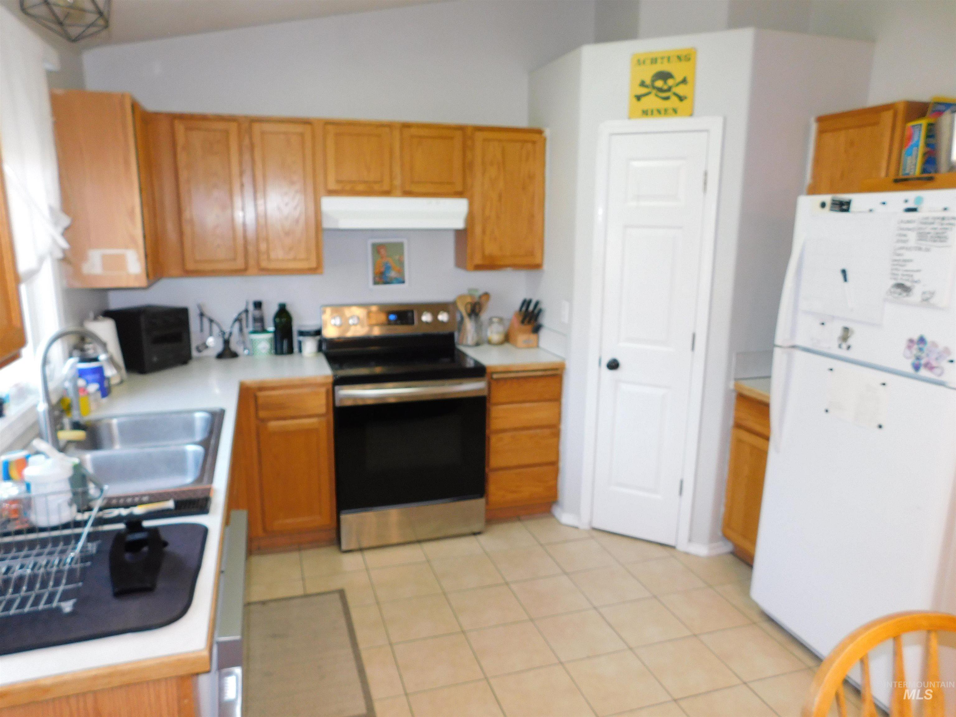 1416 Sunflower Court, Nampa, Idaho 83686, 3 Bedrooms, 2 Bathrooms, Residential For Sale, Price $340,000,MLS 98971646