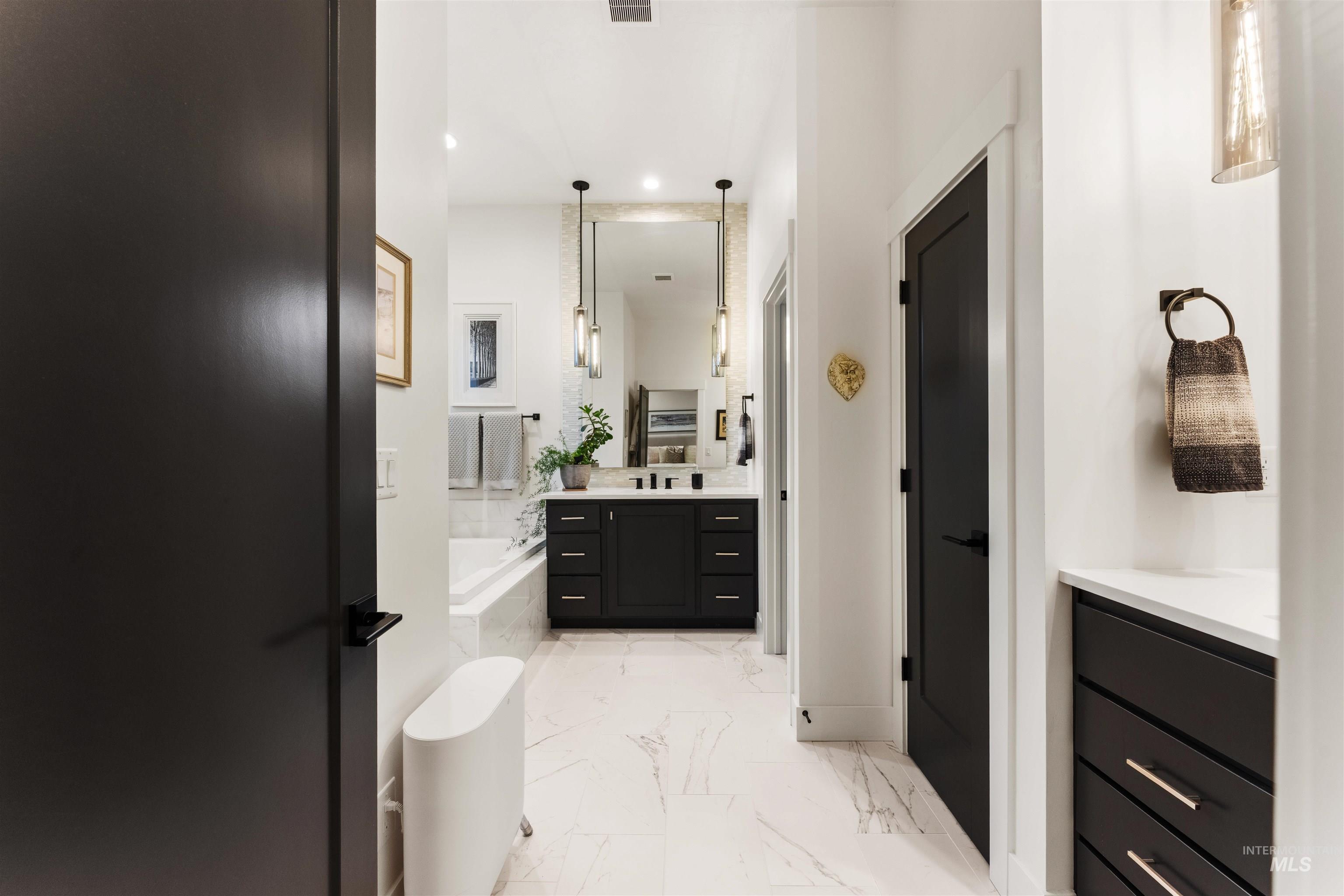 3941 S Daybreak Pl, Meridian, Idaho 83642, 4 Bedrooms, 3 Bathrooms, Residential For Sale, Price $987,000,MLS 98971650