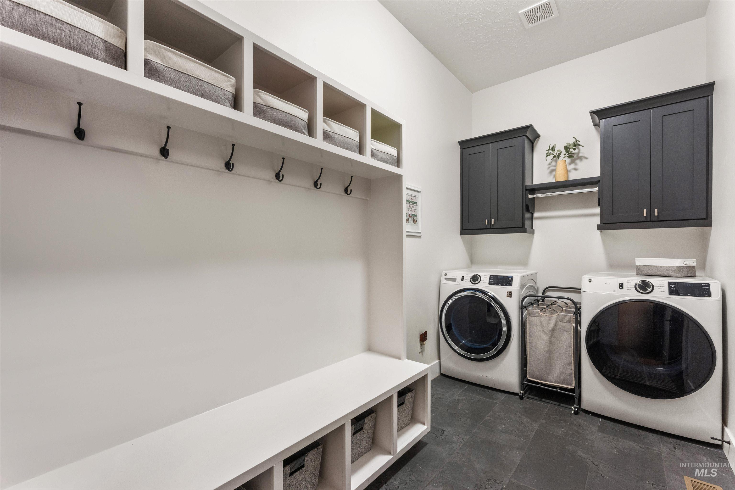 3941 S Daybreak Pl, Meridian, Idaho 83642, 4 Bedrooms, 3 Bathrooms, Residential For Sale, Price $987,000,MLS 98971650