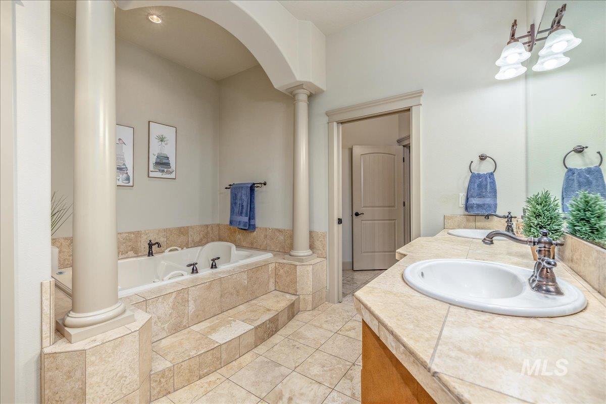 4125 S Nickel Creek Pl, Meridian, Idaho 83642-2588, 5 Bedrooms, 3.5 Bathrooms, Residential For Sale, Price $1,450,000,MLS 98971651