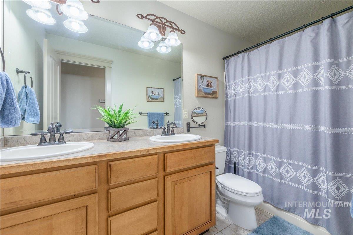 4125 S Nickel Creek Pl, Meridian, Idaho 83642-2588, 5 Bedrooms, 3.5 Bathrooms, Residential For Sale, Price $1,450,000,MLS 98971651