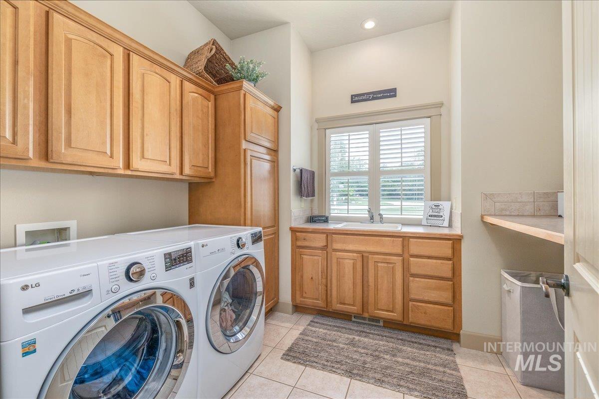 4125 S Nickel Creek Pl, Meridian, Idaho 83642-2588, 5 Bedrooms, 3.5 Bathrooms, Residential For Sale, Price $1,450,000,MLS 98971651