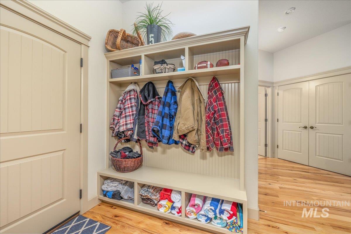 4125 S Nickel Creek Pl, Meridian, Idaho 83642-2588, 5 Bedrooms, 3.5 Bathrooms, Residential For Sale, Price $1,450,000,MLS 98971651