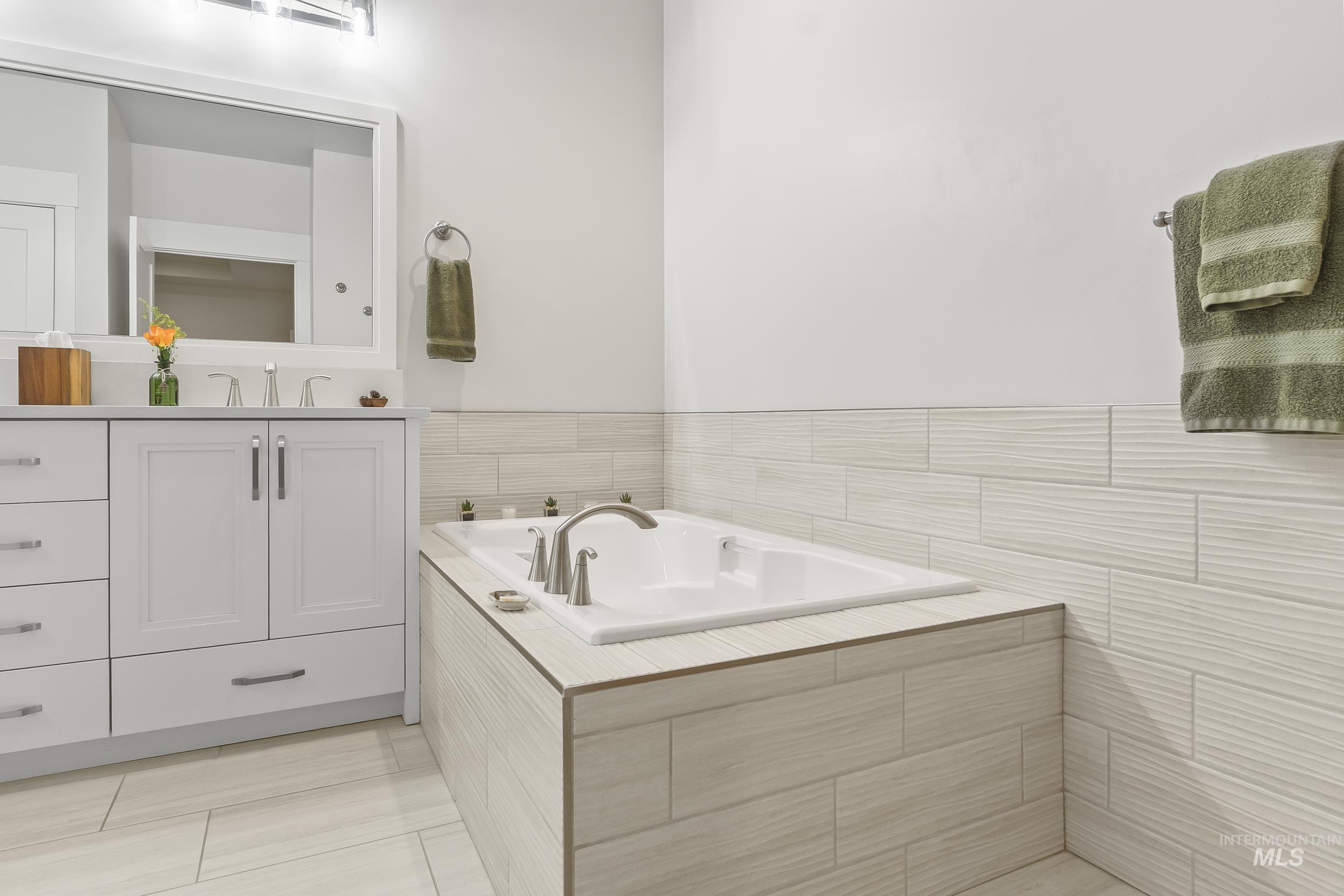 22225 Aura Vista, Caldwell, Idaho 83607, 4 Bedrooms, 3.5 Bathrooms, Residential For Sale, Price $1,039,000,MLS 98971652