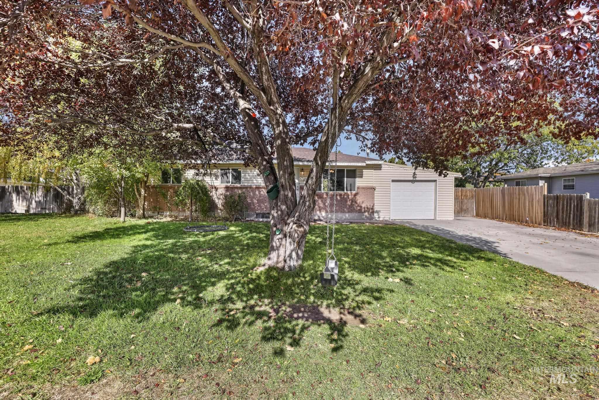 799 Northview, Twin Falls, Idaho 83301, 3 Bedrooms, 1 Bathroom, Residential Income For Sale, Price $385,000,MLS 98971654