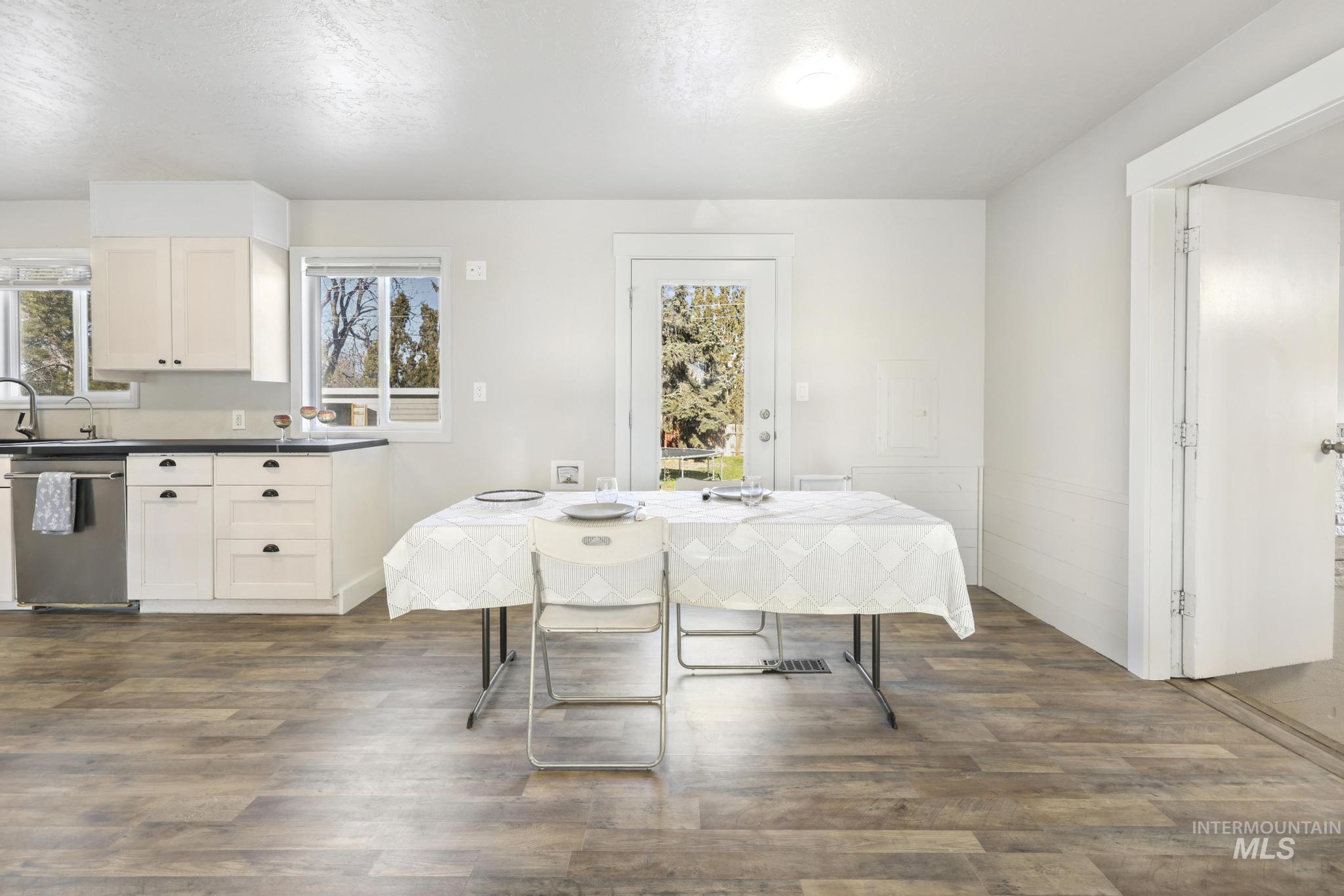 799 Northview, Twin Falls, Idaho 83301, 3 Bedrooms, 1 Bathroom, Residential Income For Sale, Price $385,000,MLS 98971654