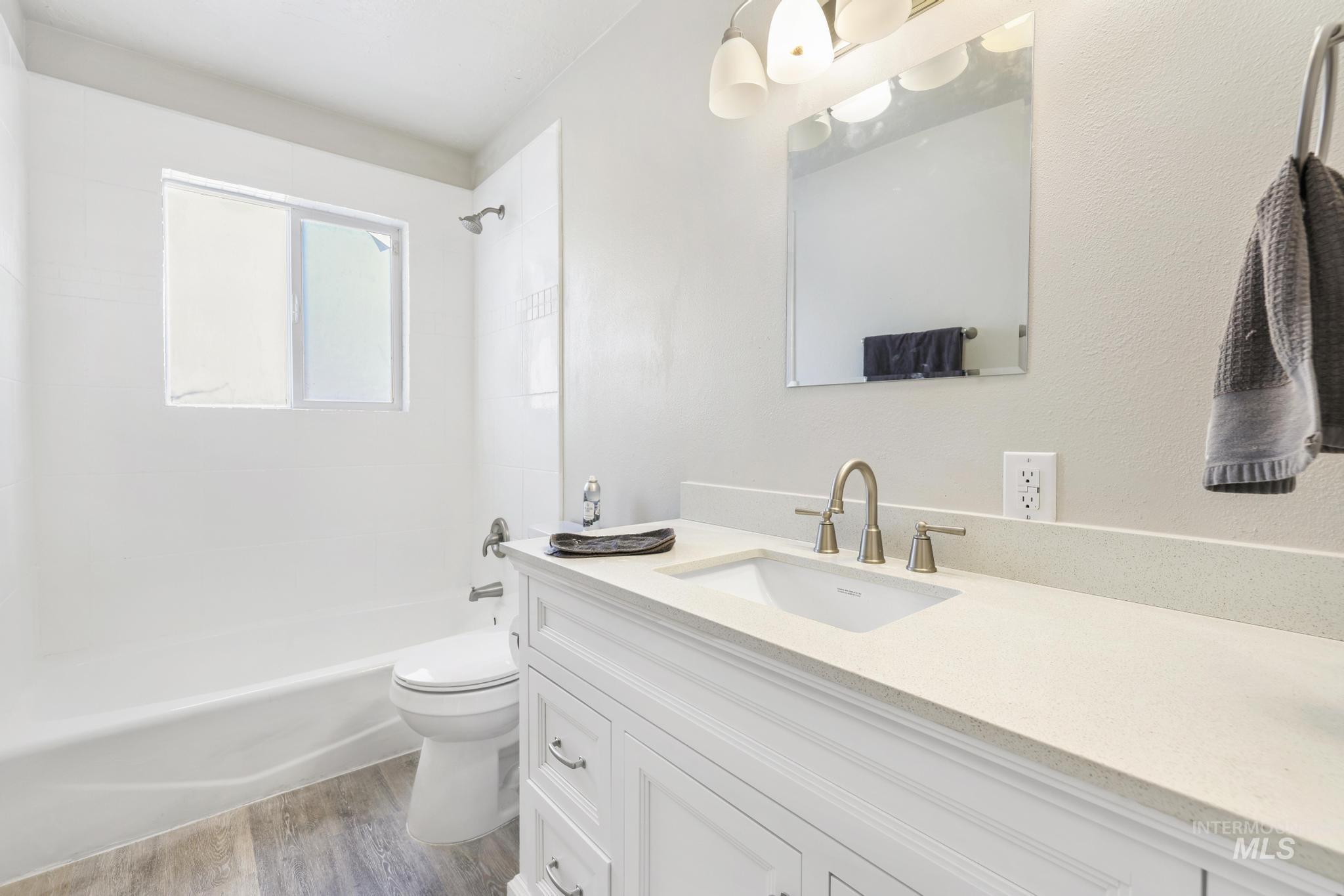 799 Northview, Twin Falls, Idaho 83301, 3 Bedrooms, 1 Bathroom, Residential Income For Sale, Price $385,000,MLS 98971654