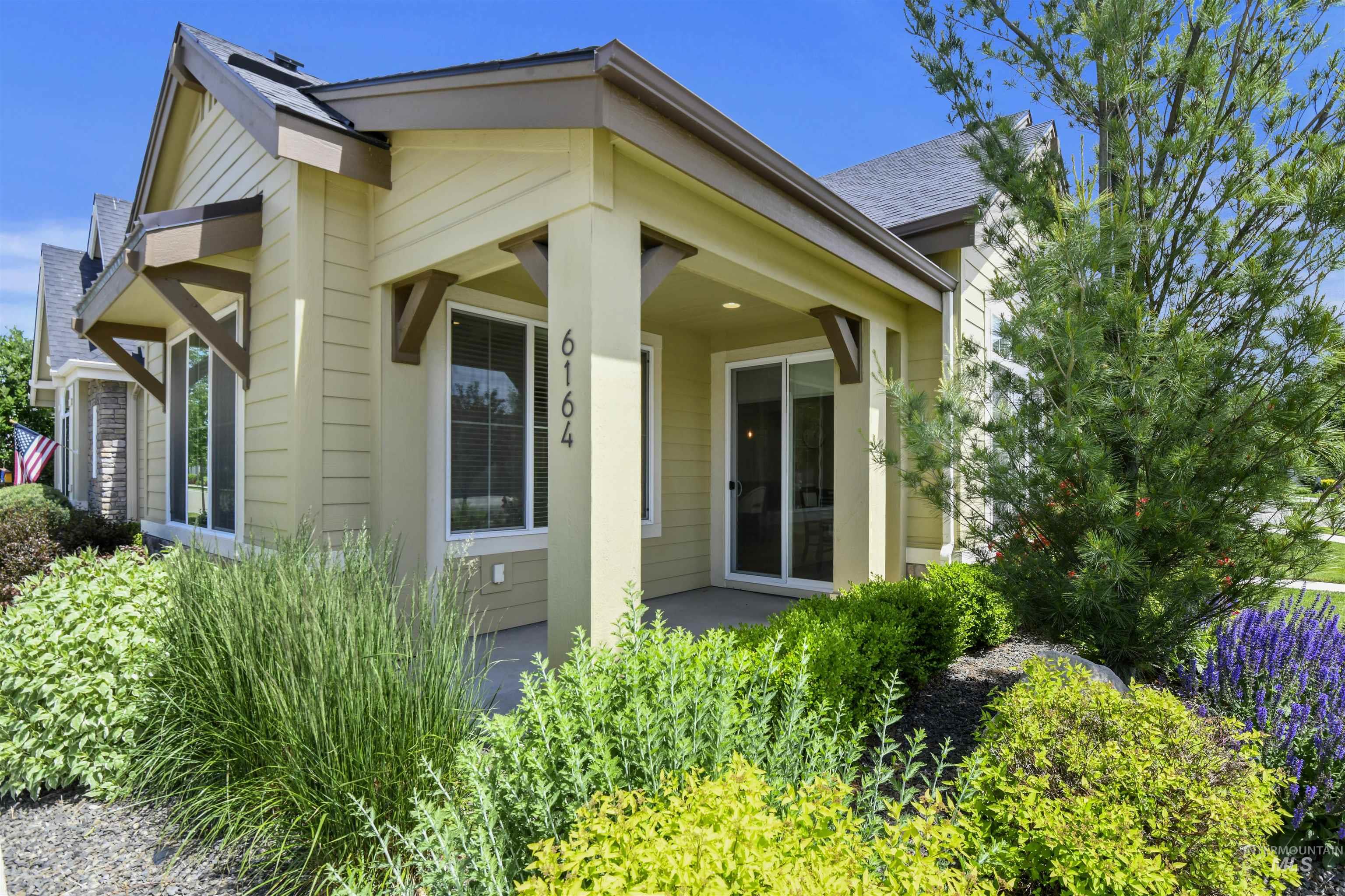 6164 N Winward Ln, Meridian, Idaho 83646, 1 Bedroom, 1.5 Bathrooms, Residential For Sale, Price $450,000,MLS 98971655