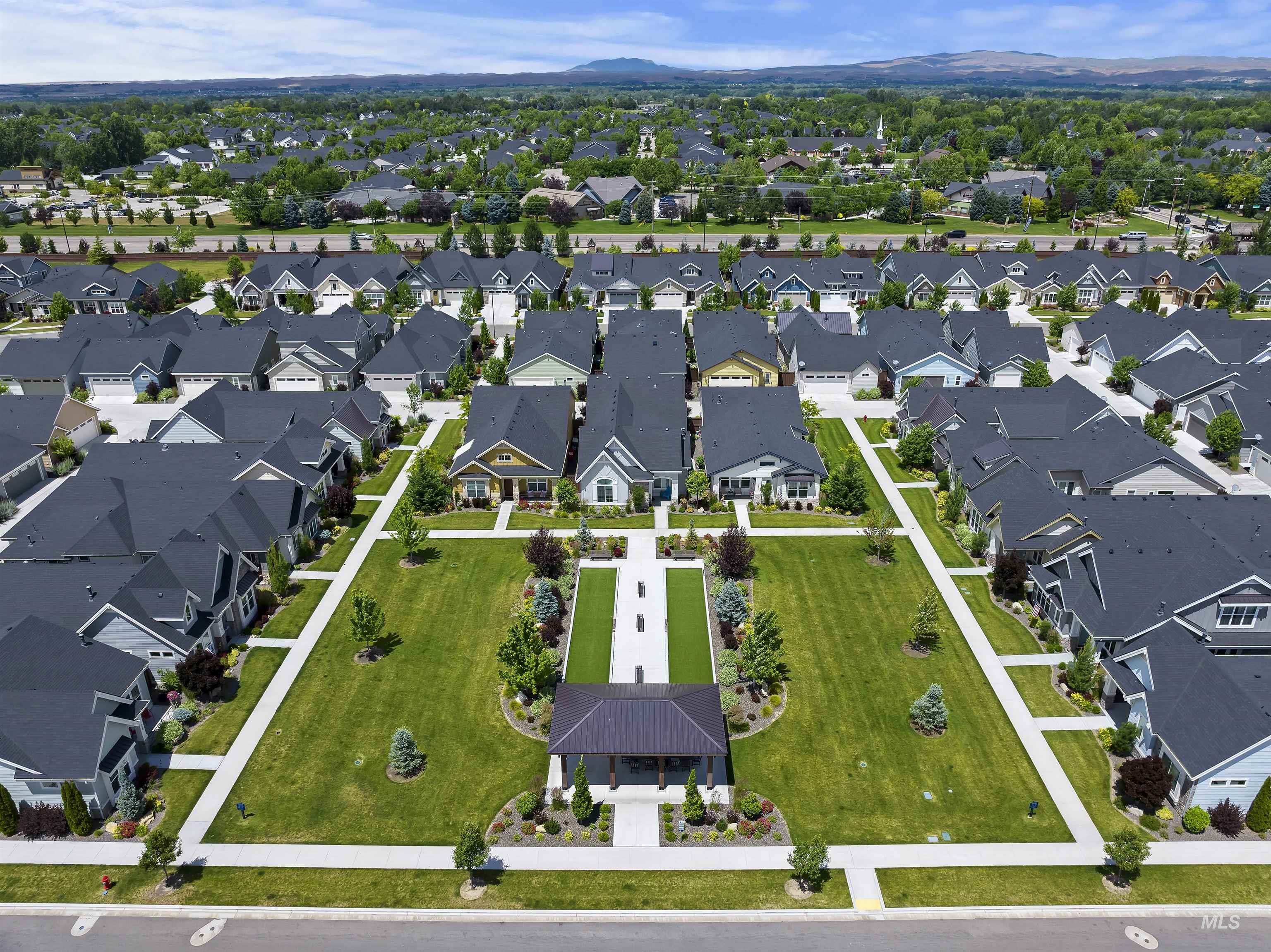 6164 N Winward Ln, Meridian, Idaho 83646, 1 Bedroom, 1.5 Bathrooms, Residential For Sale, Price $450,000,MLS 98971655