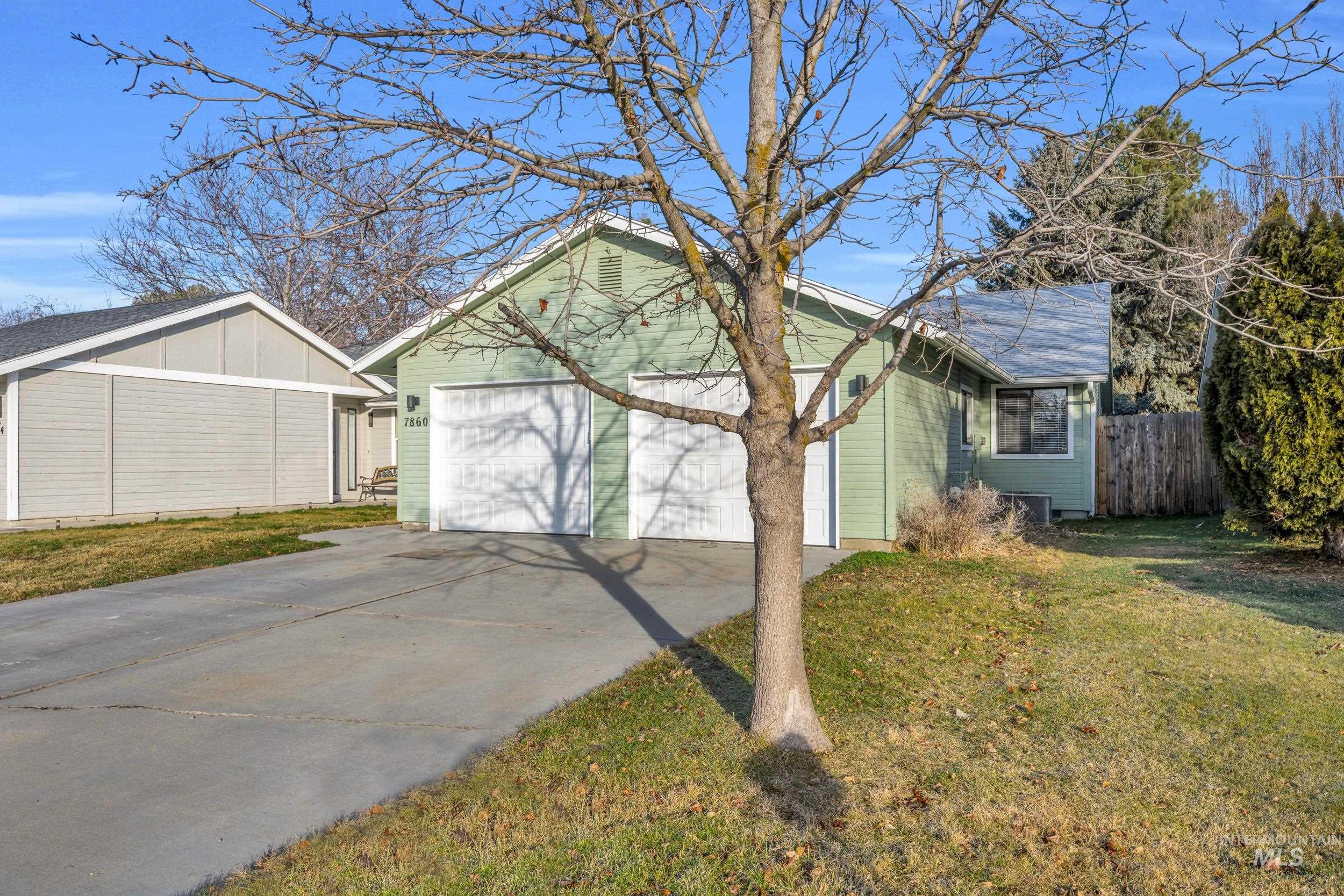 7860 W Pomona St, Boise, Idaho 83704, 2 Bedrooms, 2 Bathrooms, Residential For Sale, Price $355,000,MLS 98971657