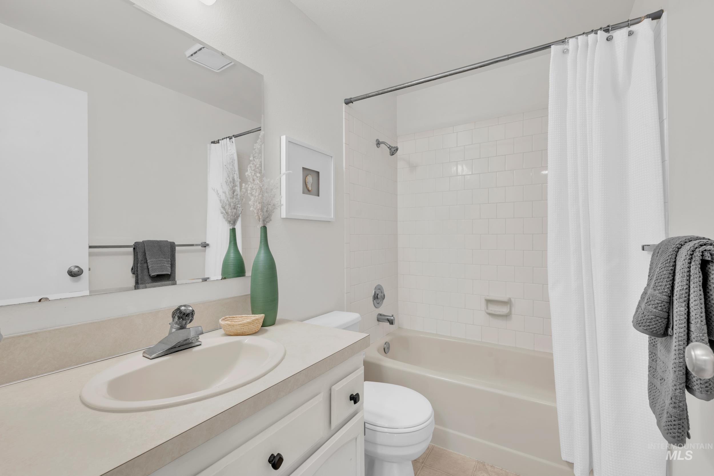 7860 W Pomona St, Boise, Idaho 83704, 2 Bedrooms, 2 Bathrooms, Residential For Sale, Price $355,000,MLS 98971657