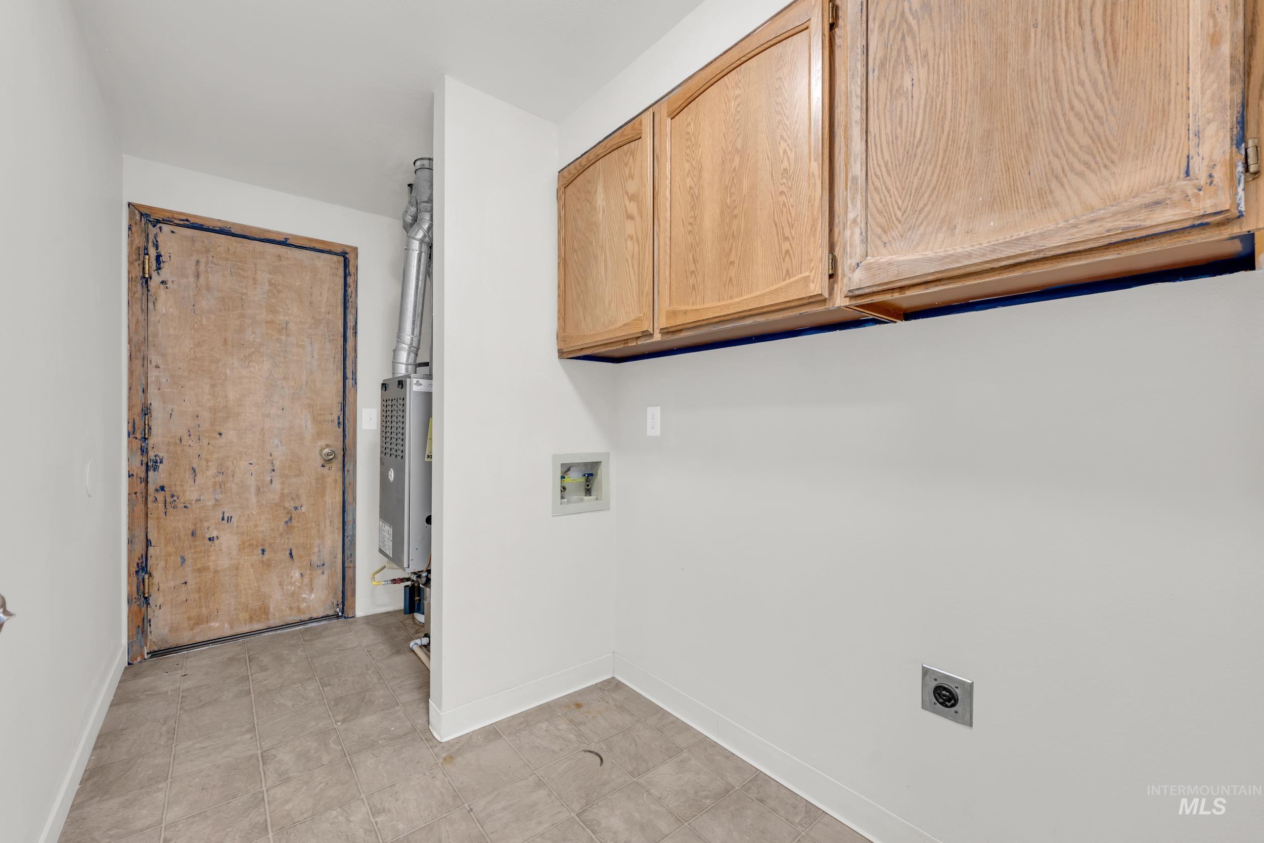 7860 W Pomona St, Boise, Idaho 83704, 2 Bedrooms, 2 Bathrooms, Residential For Sale, Price $355,000,MLS 98971657