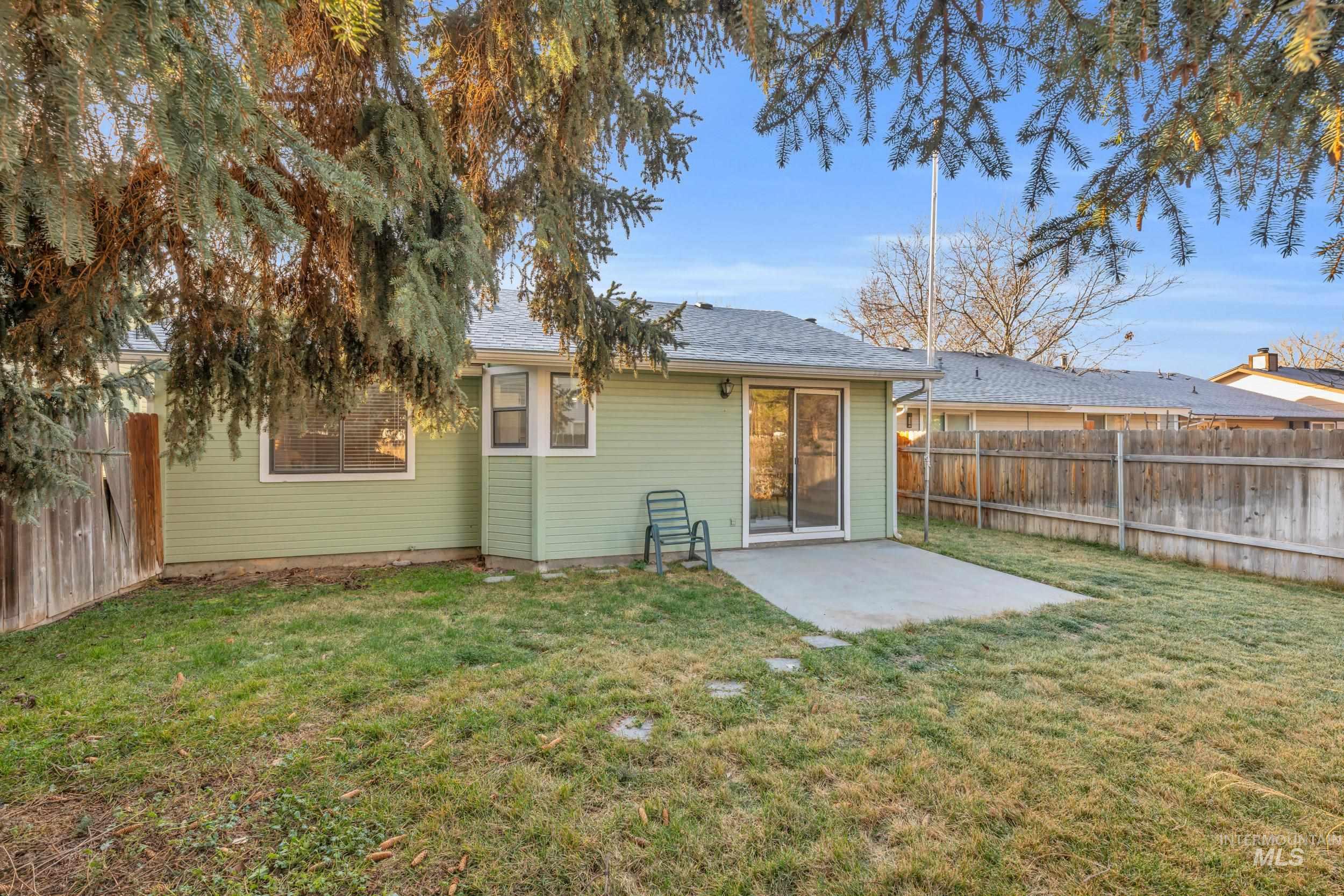 7860 W Pomona St, Boise, Idaho 83704, 2 Bedrooms, 2 Bathrooms, Residential For Sale, Price $355,000,MLS 98971657