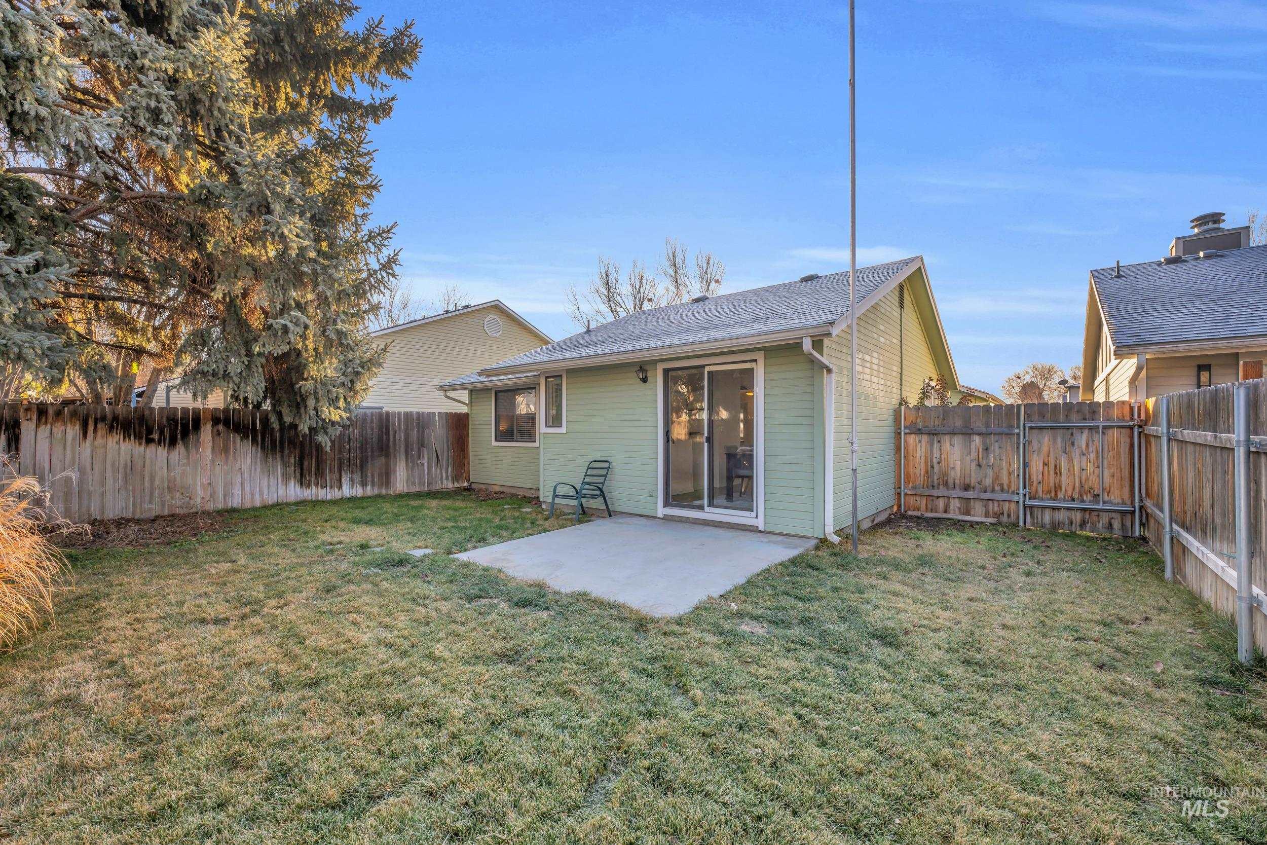 7860 W Pomona St, Boise, Idaho 83704, 2 Bedrooms, 2 Bathrooms, Residential For Sale, Price $355,000,MLS 98971657