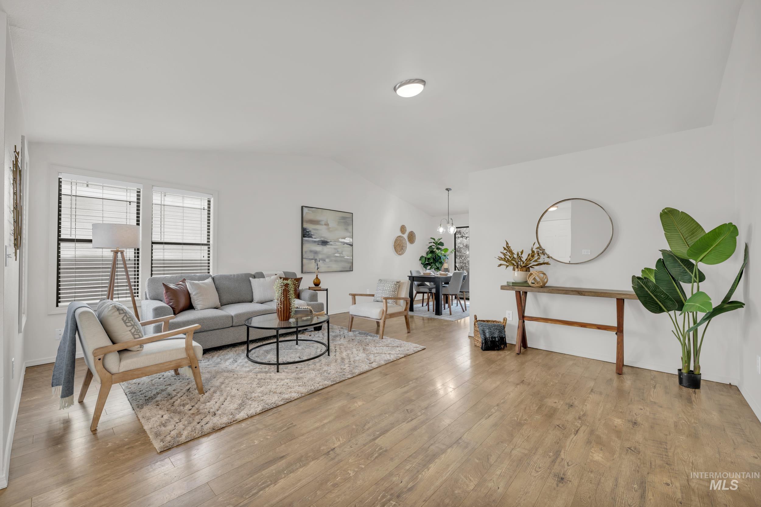 7860 W Pomona St, Boise, Idaho 83704, 2 Bedrooms, 2 Bathrooms, Residential For Sale, Price $355,000,MLS 98971657